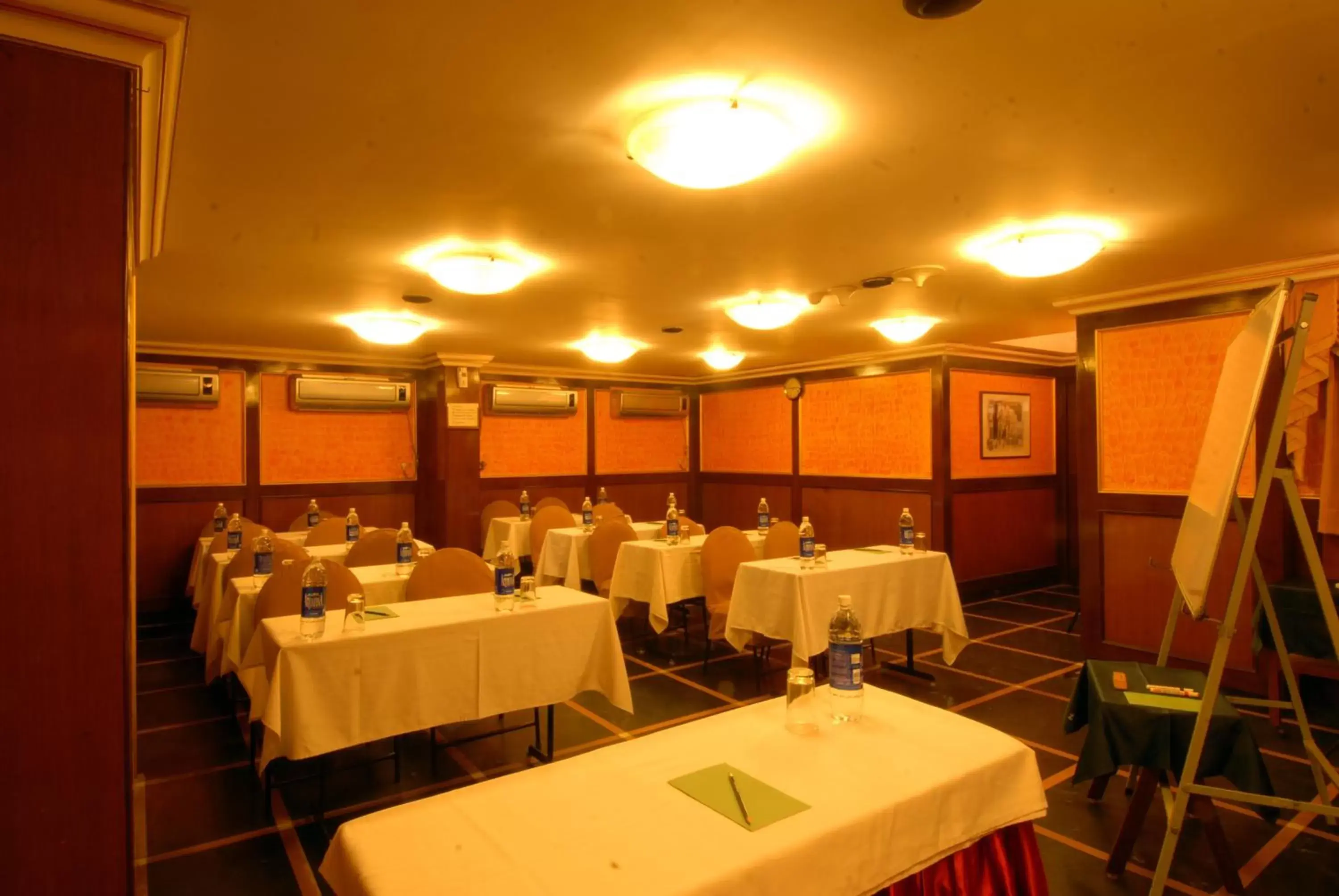 Meeting/conference room, Restaurant/Places to Eat in Hotel Park View, Mumbai