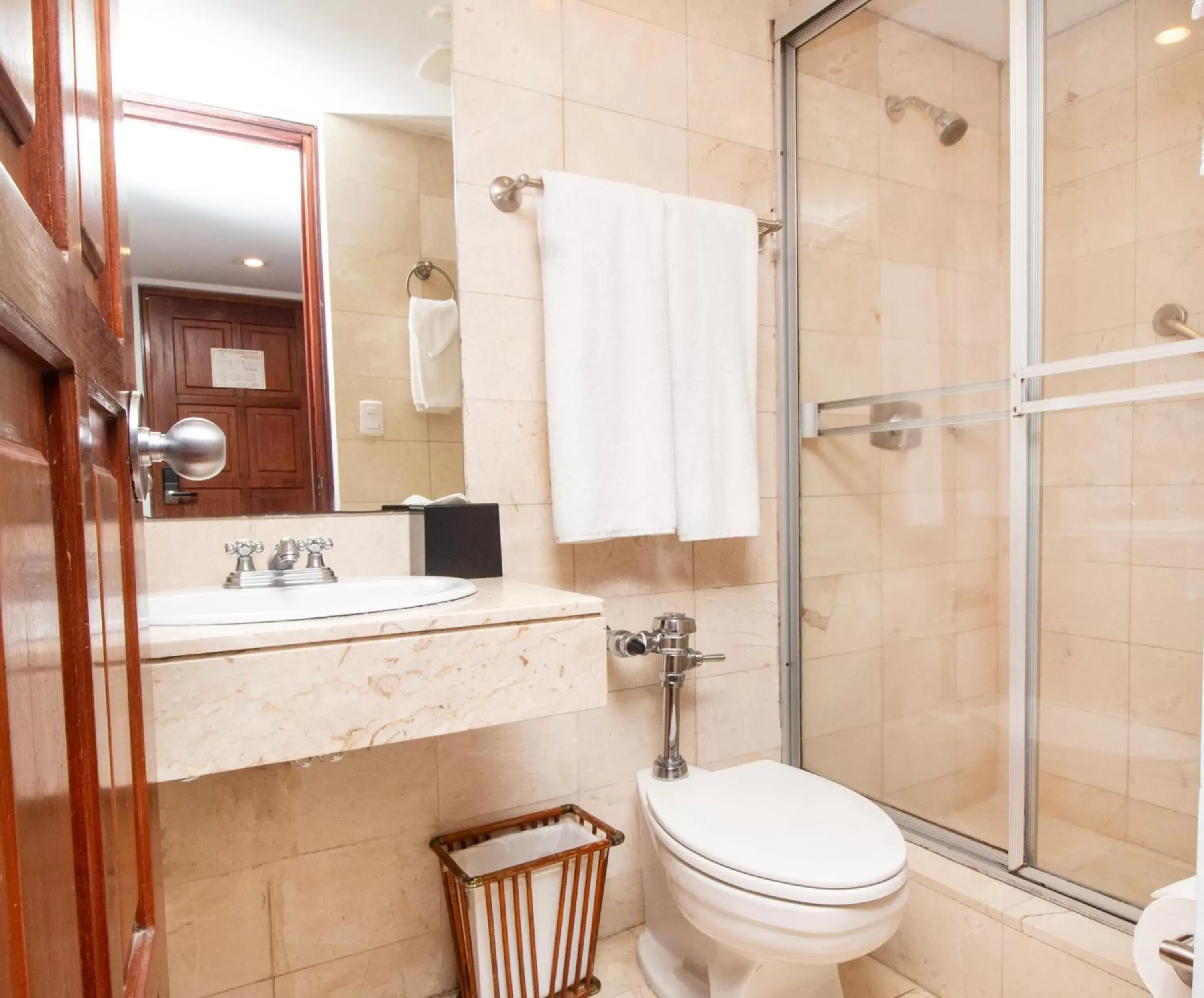 Shower, Bathroom in Hotel Faranda Bambito Chiriquí