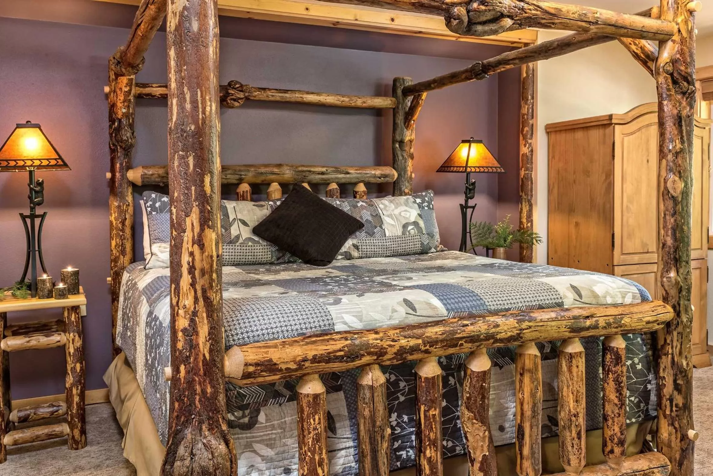 Bed in Carson Ridge Luxury Cabins