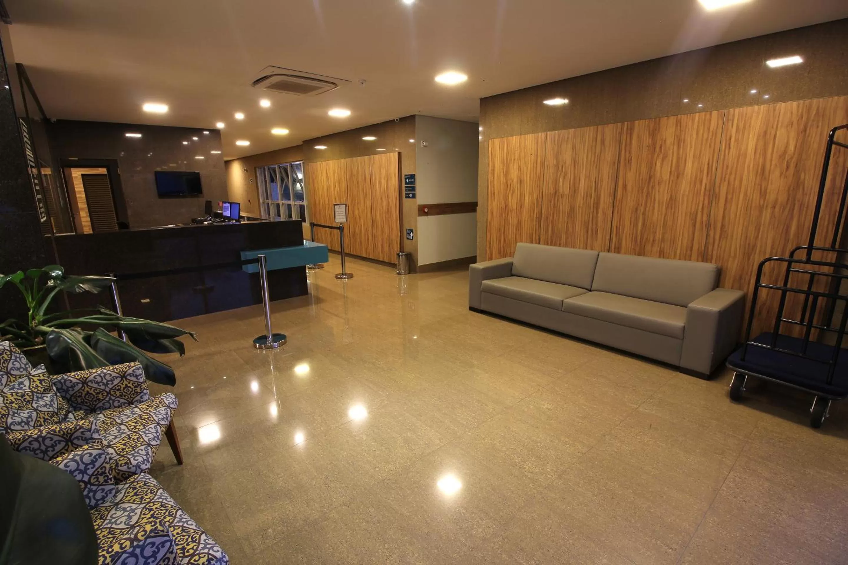 Lobby or reception in Impar Suites Barao de Cocais