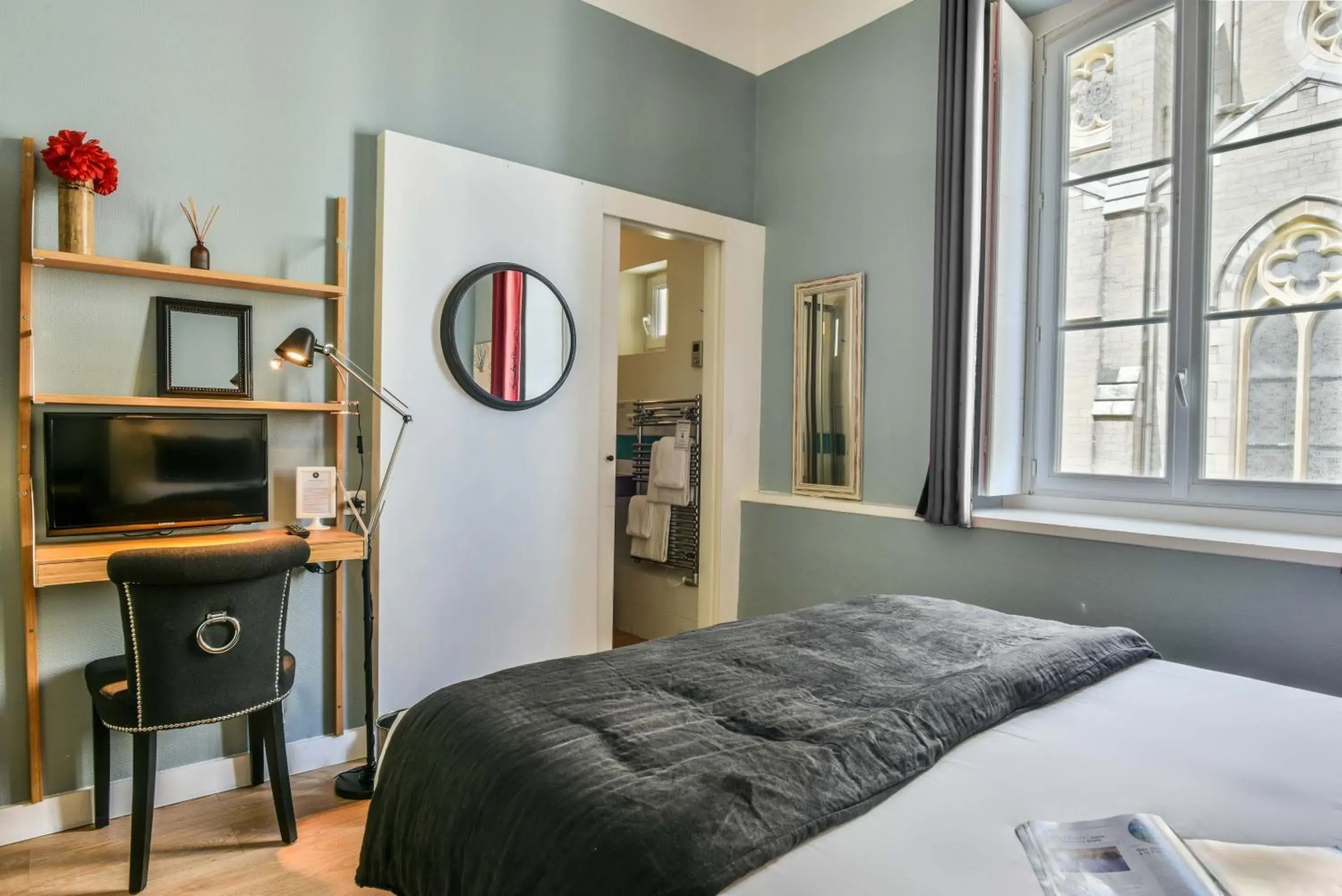 Photo of the whole room, Bed in Hotel De L'Océan