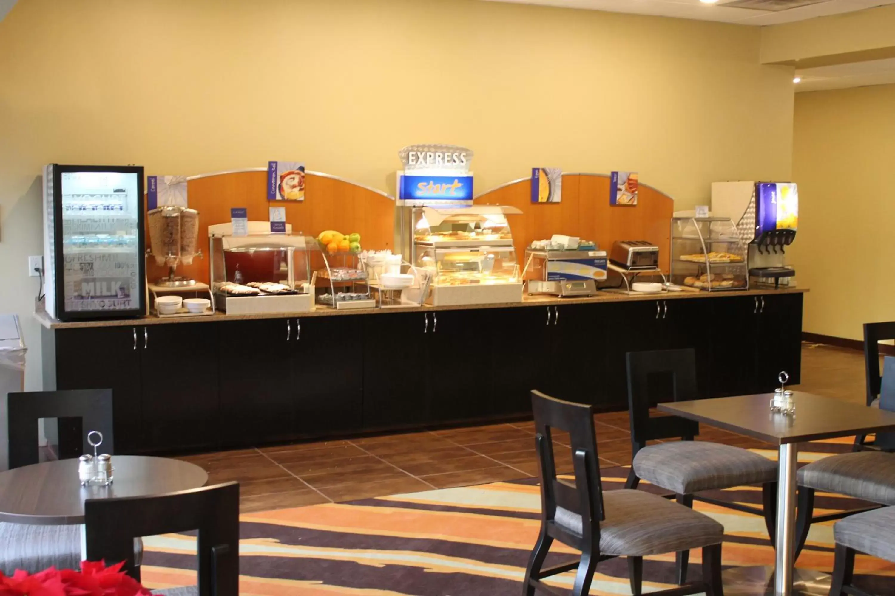 Restaurant/Places to Eat in Holiday Inn Express Princeton Southeast, an IHG Hotel
