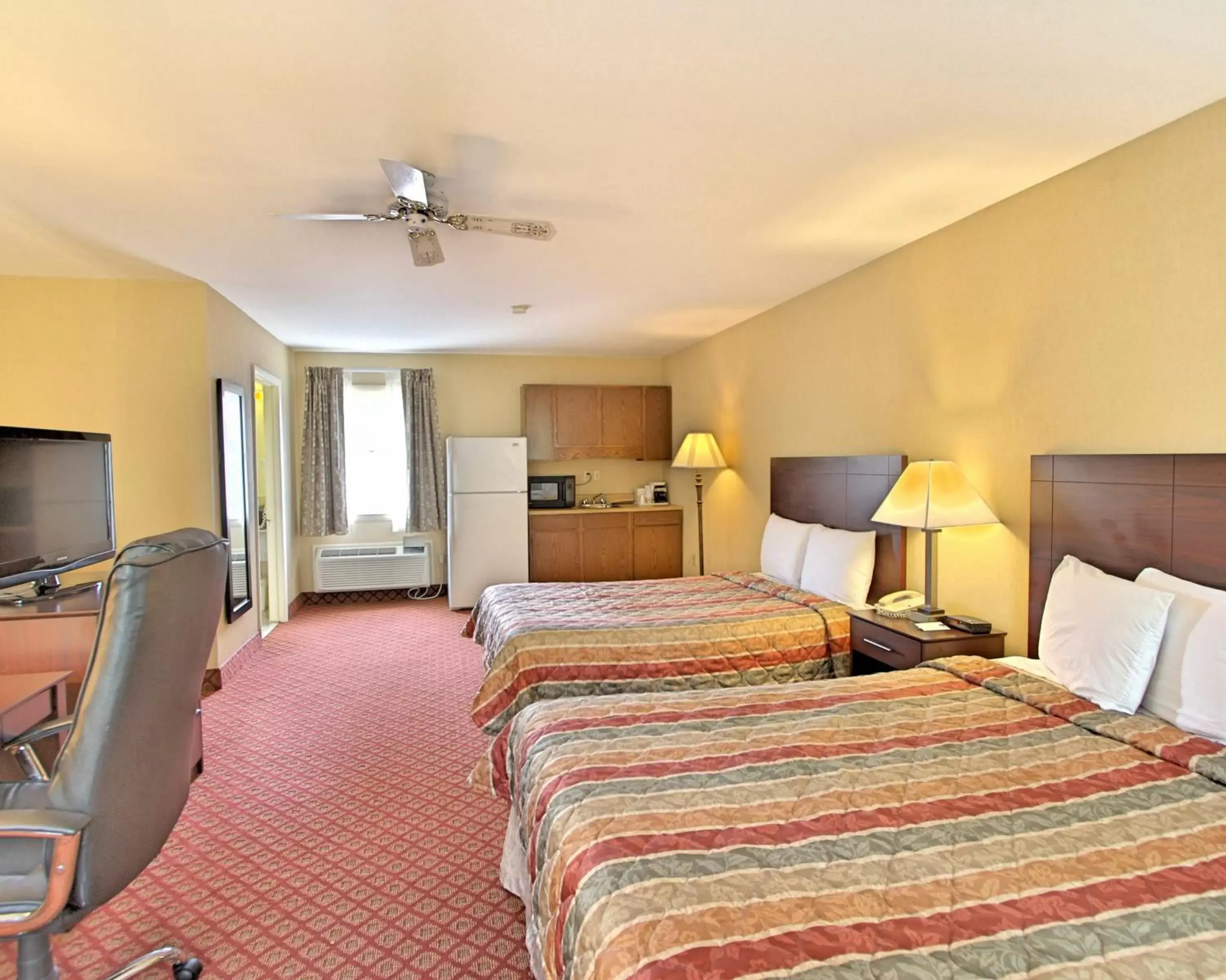 Bed in Rodeway Inn & Suites Hershey