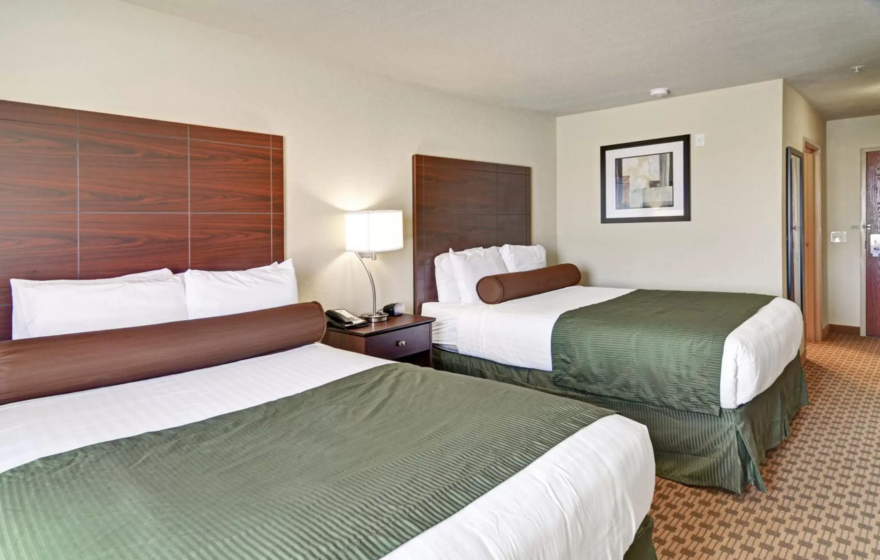 Bed in Cobblestone Inn & Suites - Big Lake