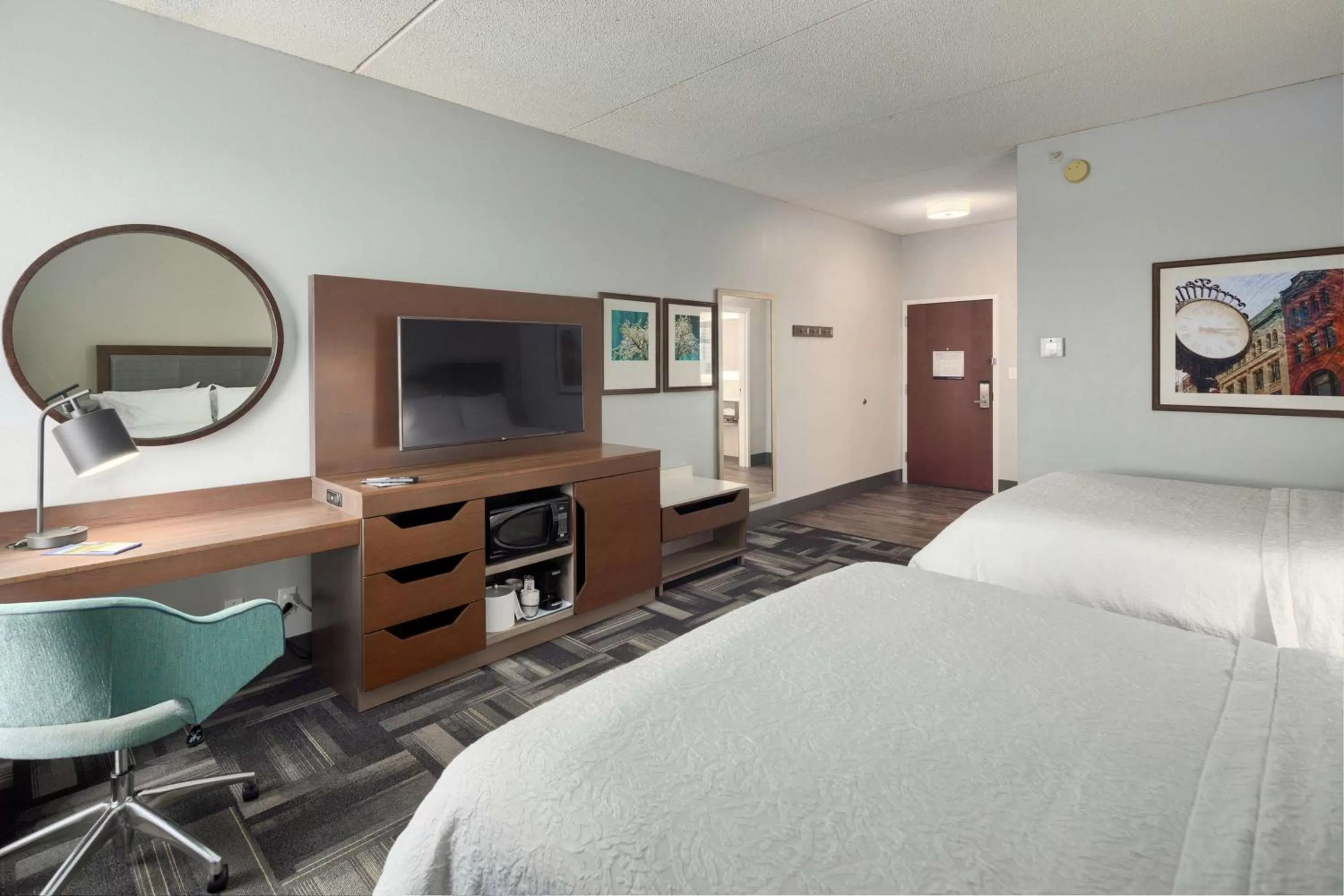 Bedroom, Bed in Hampton Inn Louisville Northeast