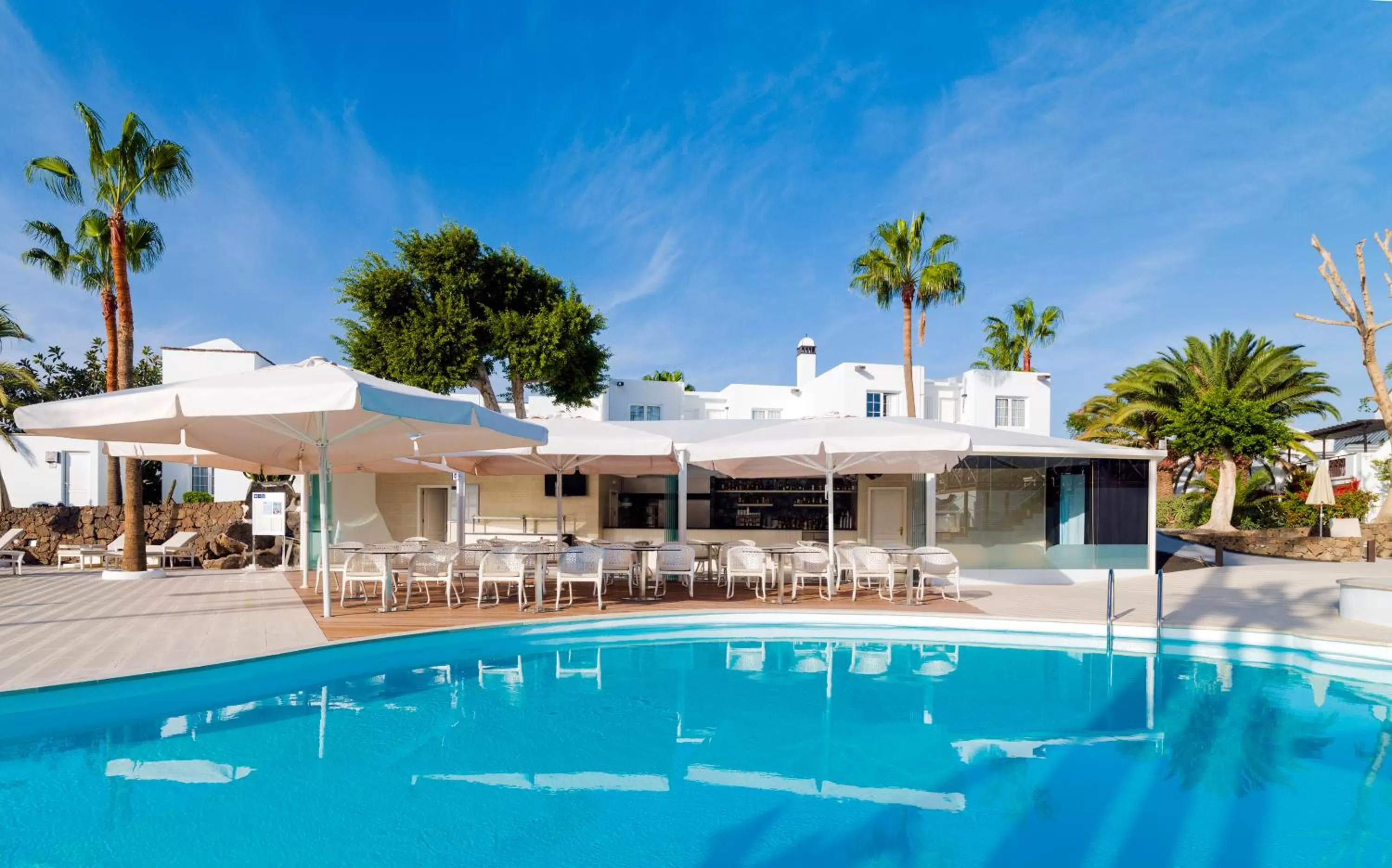 Swimming pool in Boutique Hotel H10 White Suites - Adults Only