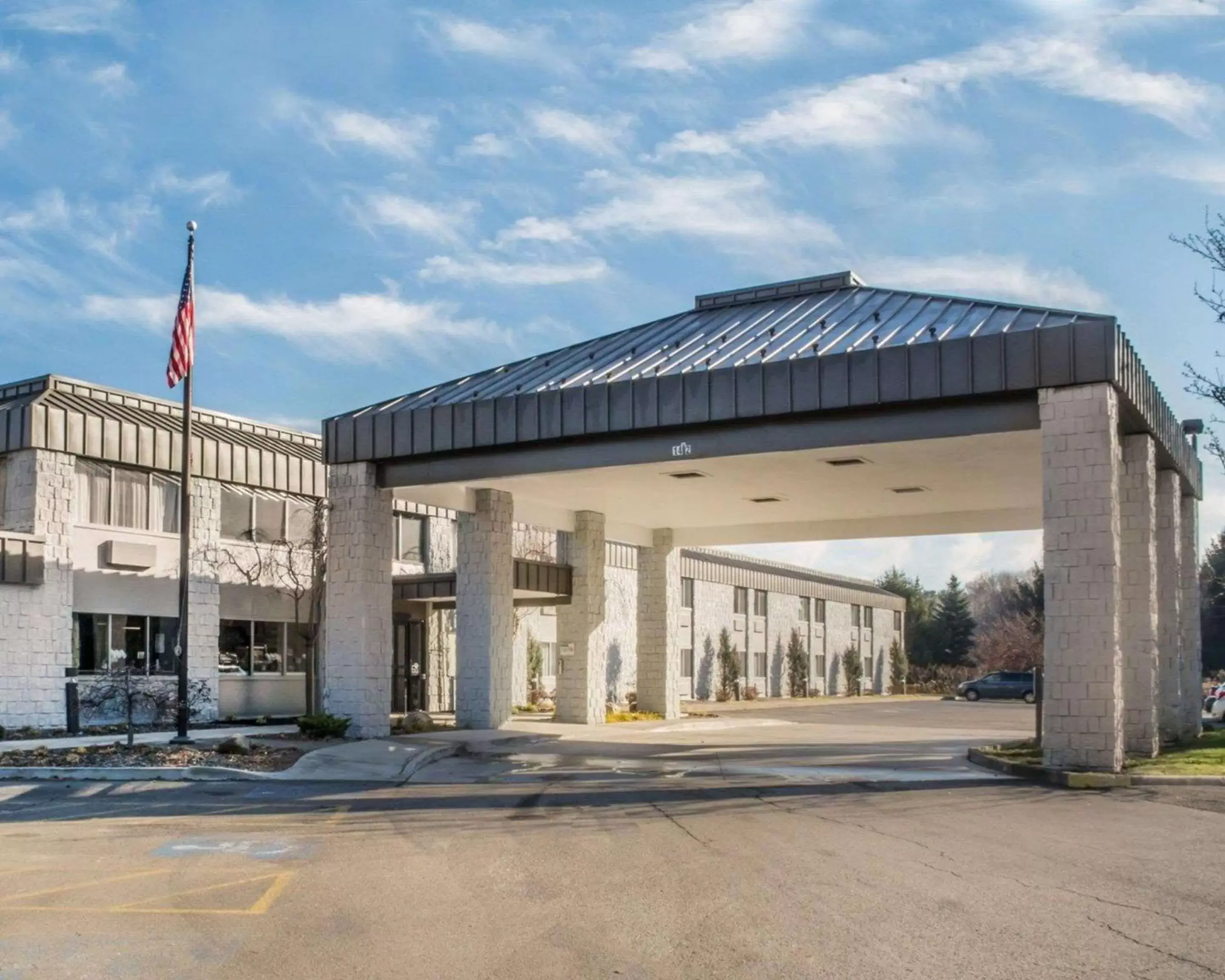 Property building in Clarion Pointe Jamestown - Falconer Property building in Clarion Pointe Jamestown - Falconer