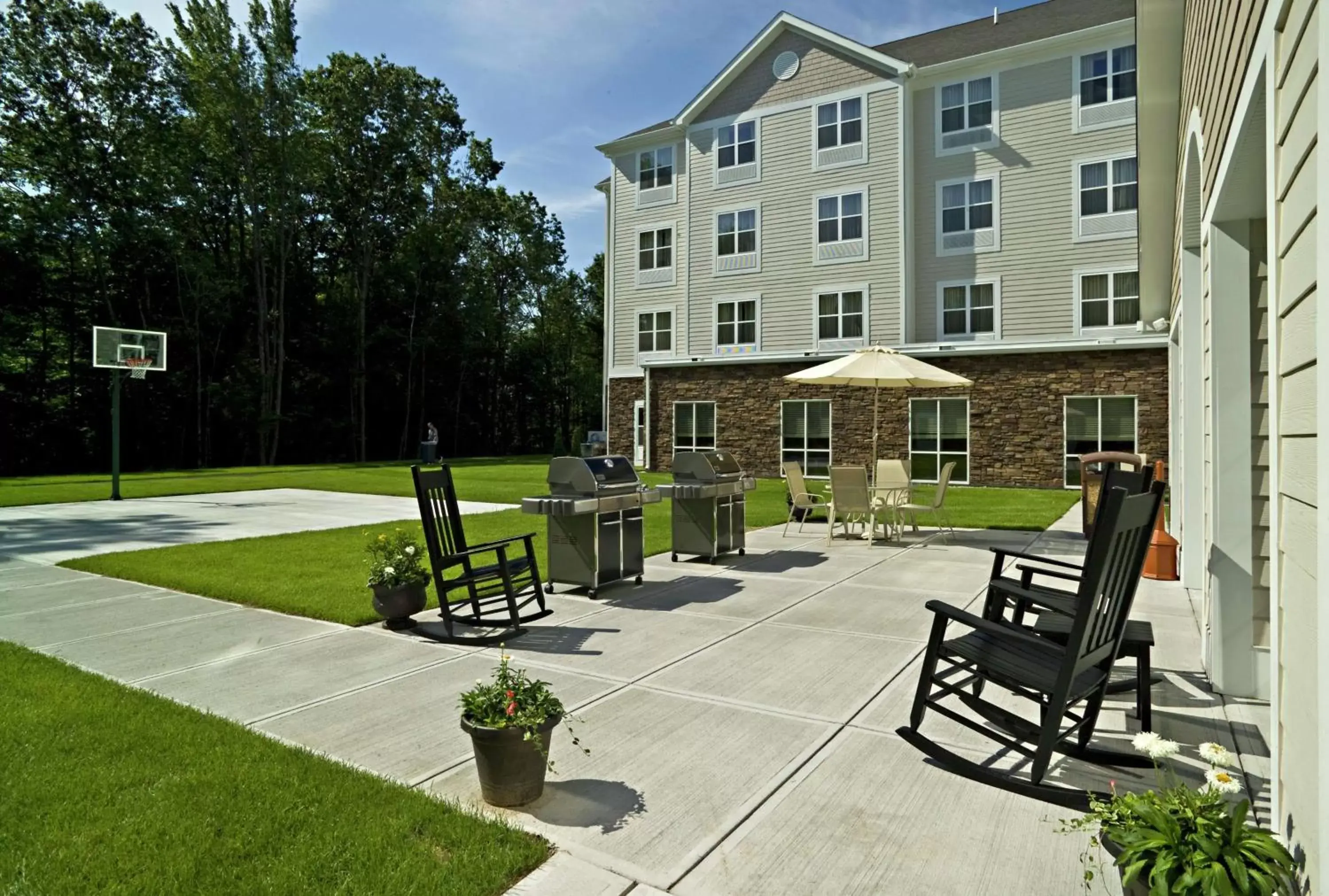 Patio, Property Building in Homewood Suites by Hilton Portland