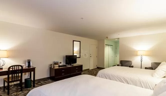 Photo of the whole room, Bed in Grand Summit Hotel at Attitash