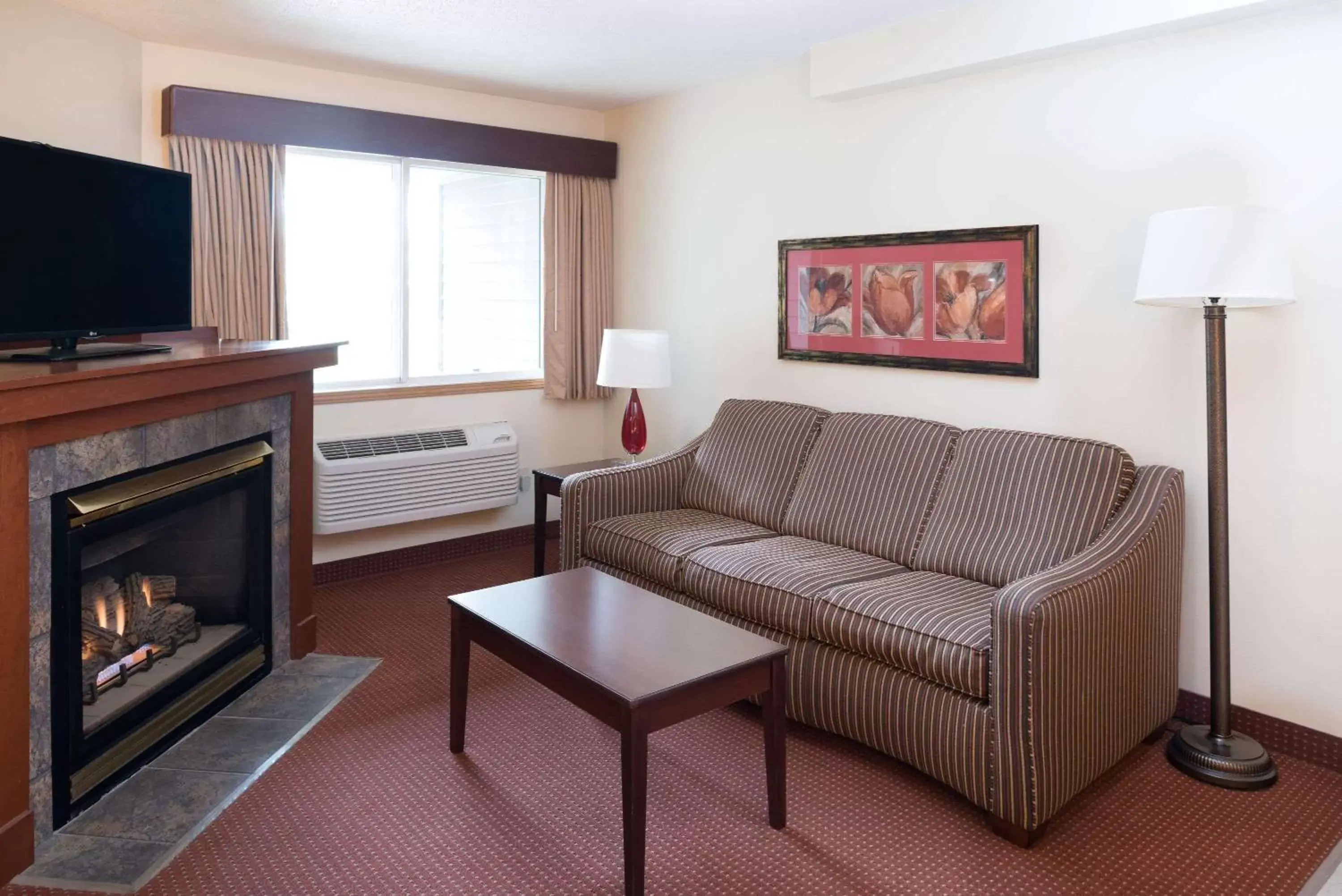 Photo of the whole room, Seating Area in AmericInn by Wyndham Valley City Conference Center