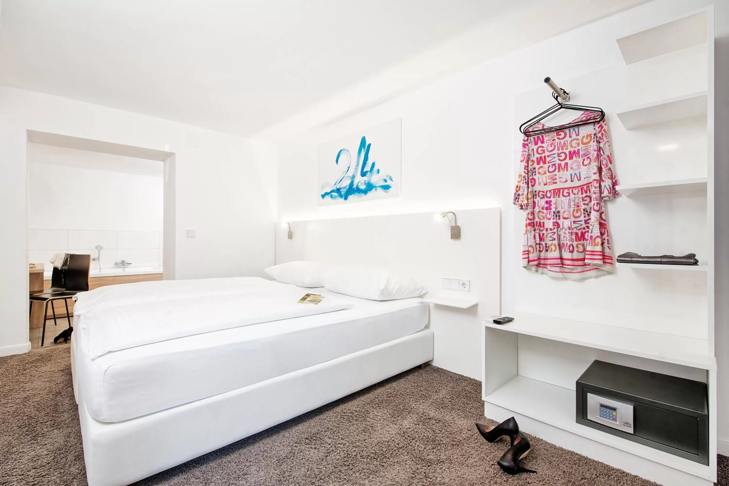 Photo of the whole room, Bed in Hotel Velden - 24 Checkin Zimmer im Zentrum