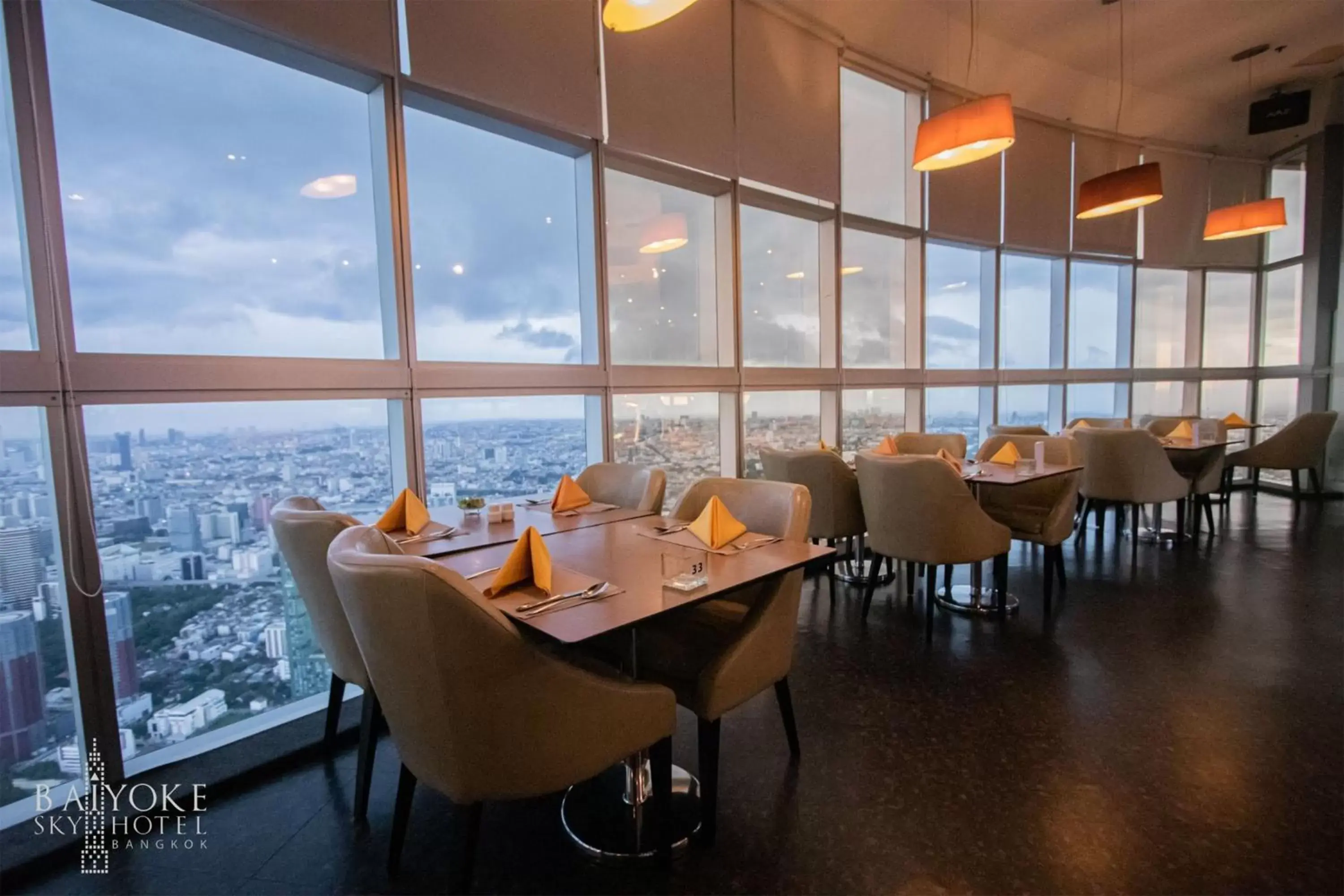 Restaurant/Places to Eat in Baiyoke Sky Hotel