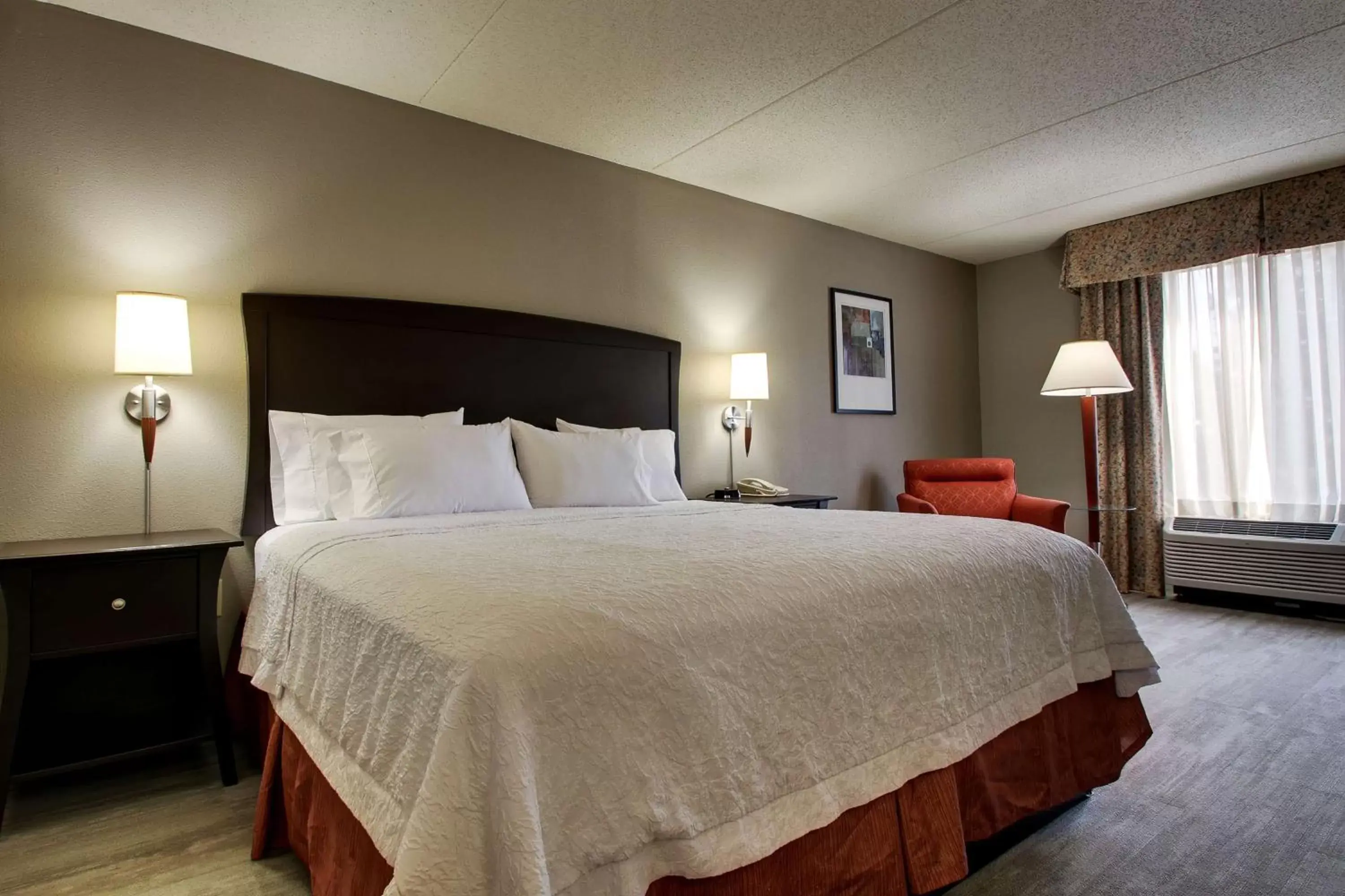 Bed in Hampton Inn & Suites Spartanburg-I-26-Westgate Mall