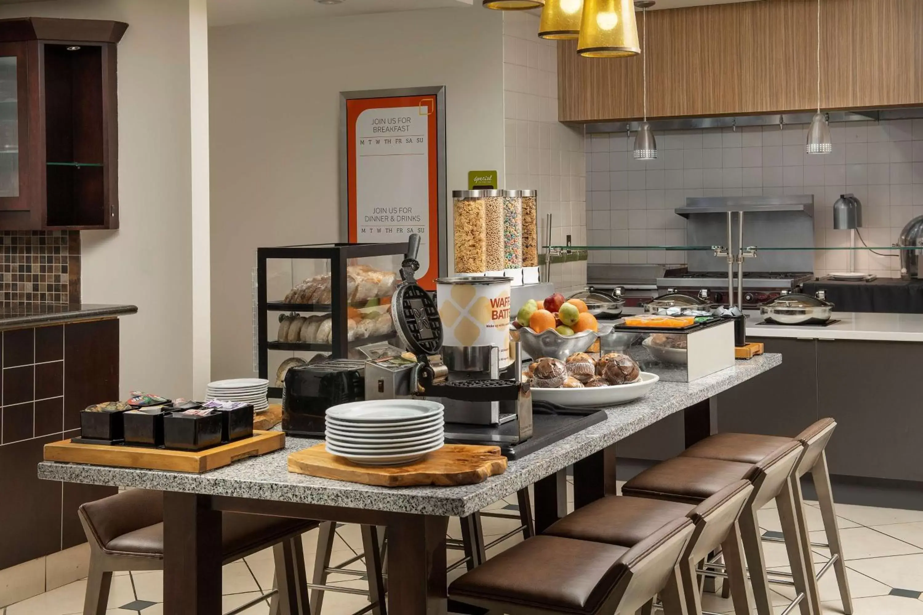 Breakfast, Kitchen/Kitchenette in Hilton Garden Inn Dallas/Duncanville