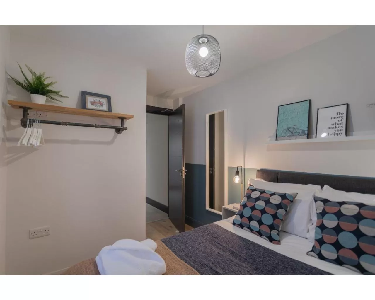 Bedroom, Bed in Central Belfast Apartments Camden Street