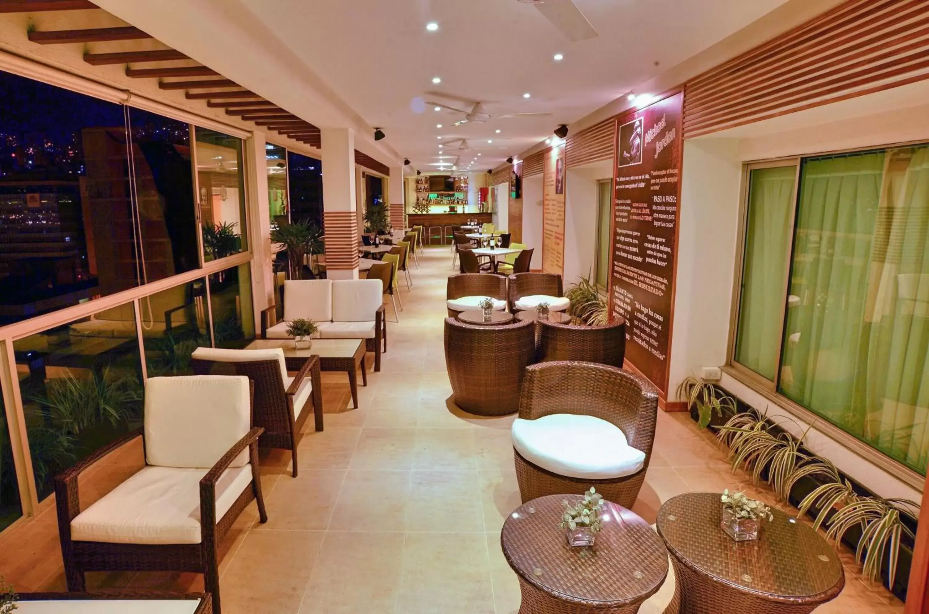 Restaurant/places to eat, Lounge/Bar in Novelty Suites Hotel