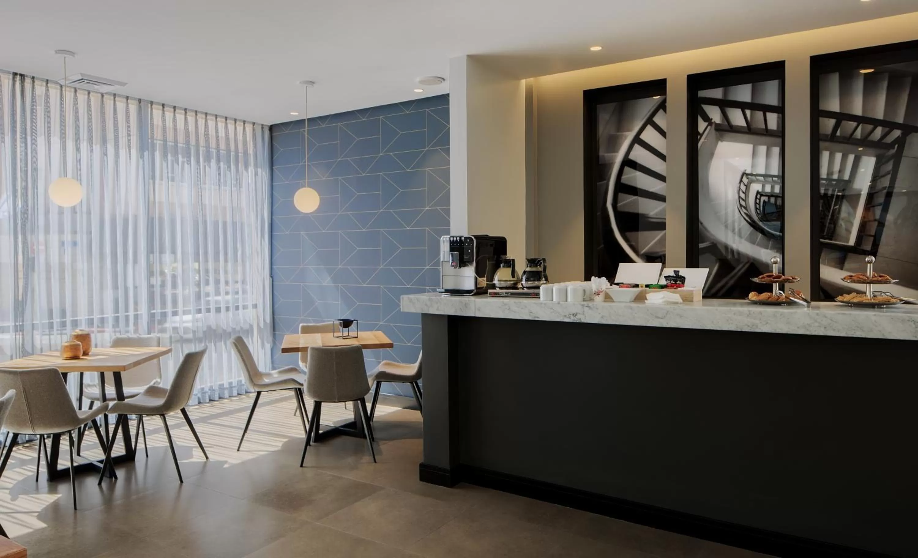 Lounge or bar in Prima Tel Aviv Hotel