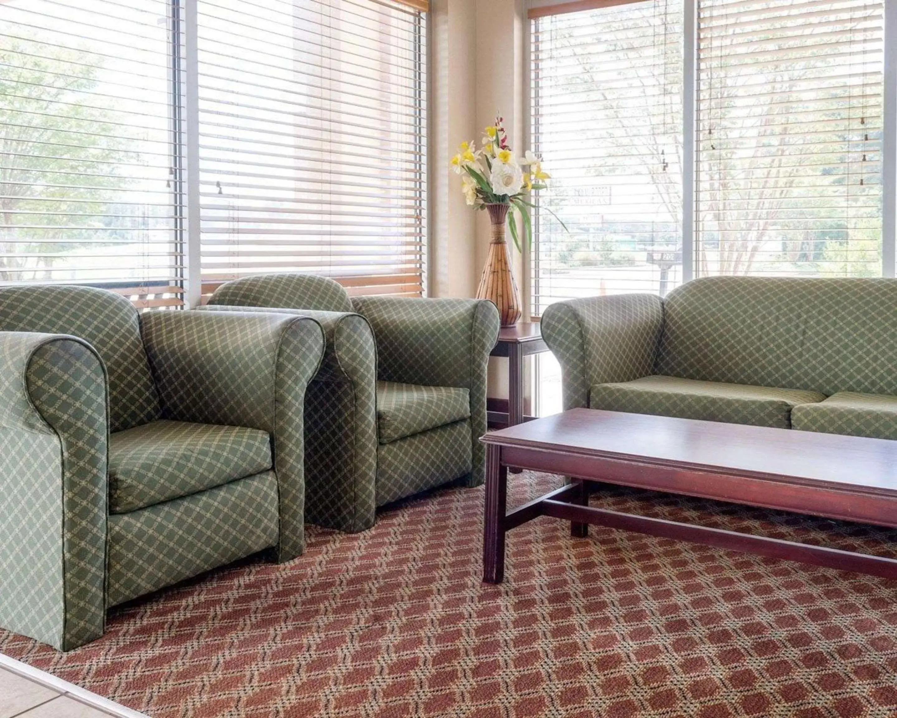Lobby or reception, Seating Area in Quality Inn Louisville