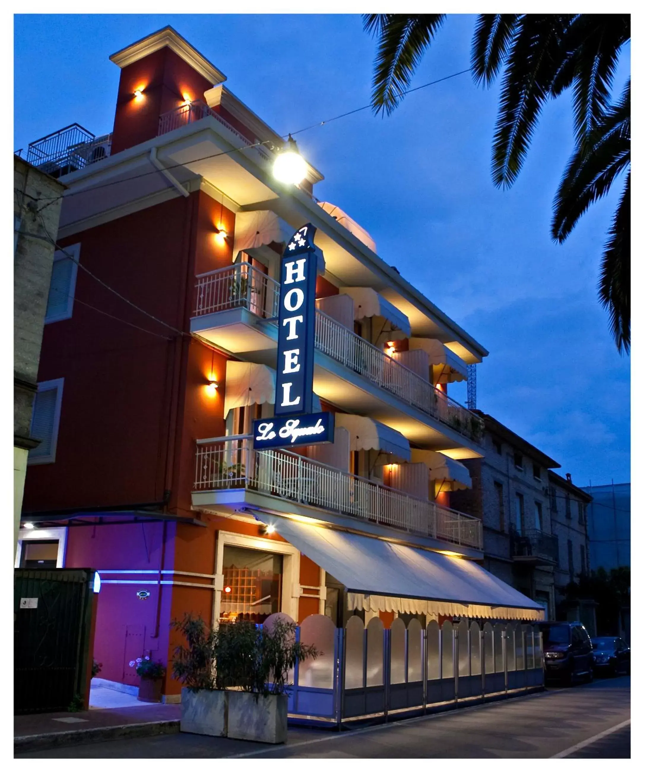 Street view, Property Building in Hotel lo Squalo