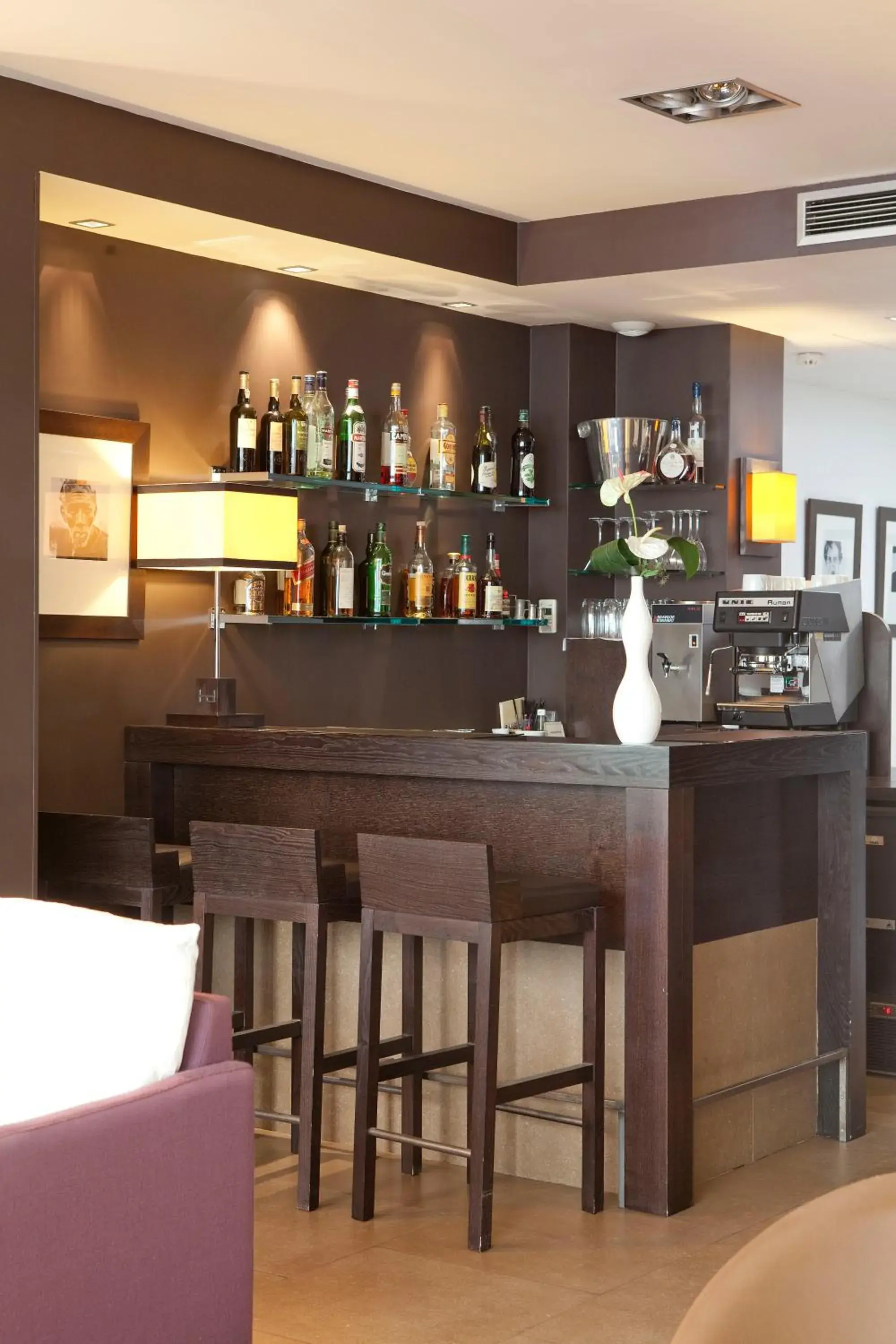Restaurant/places to eat, Lounge/Bar in Duret