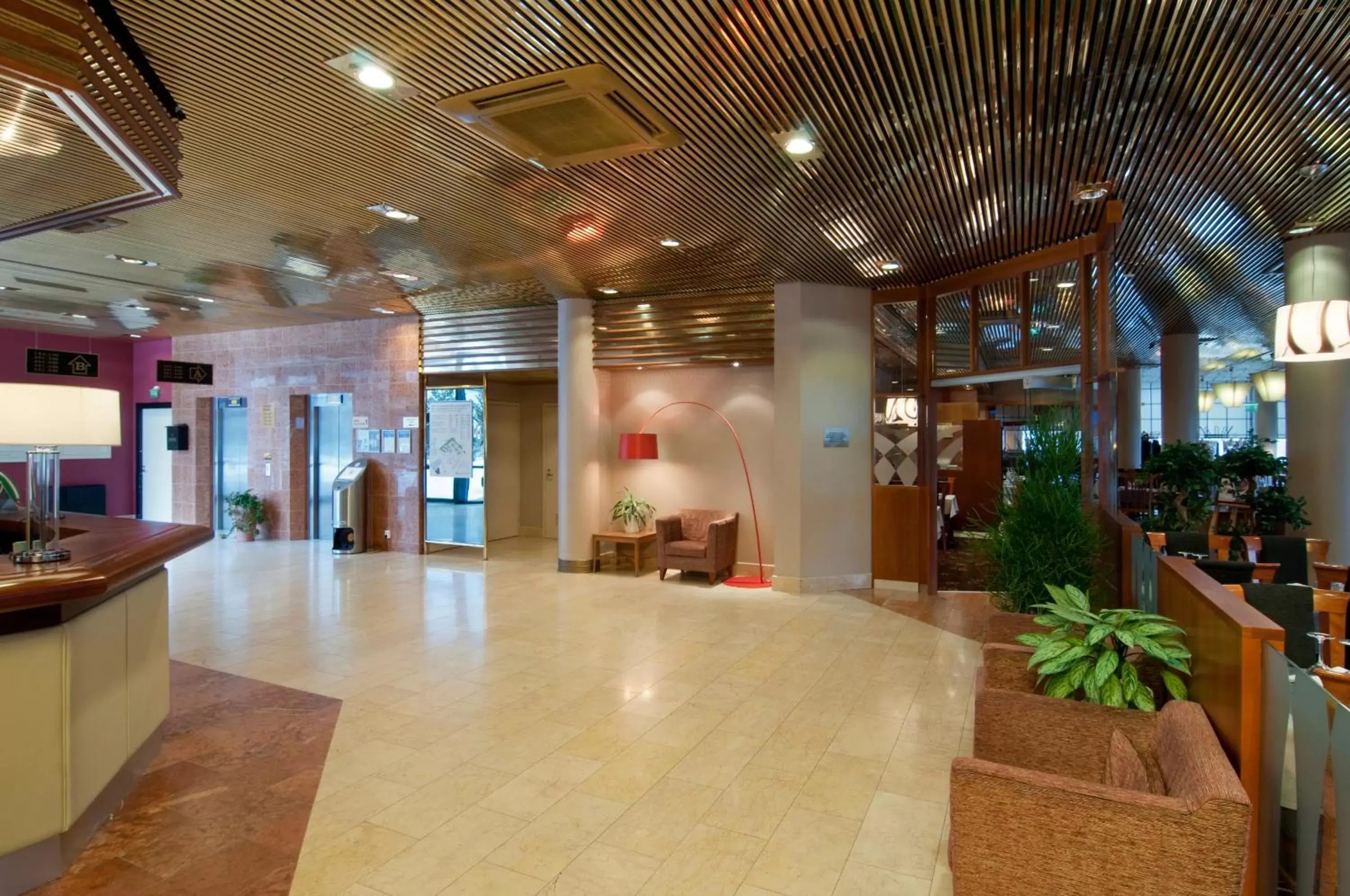 Property building, Lobby/Reception in Holiday Inn Helsinki-Vantaa Airport, an IHG Hotel