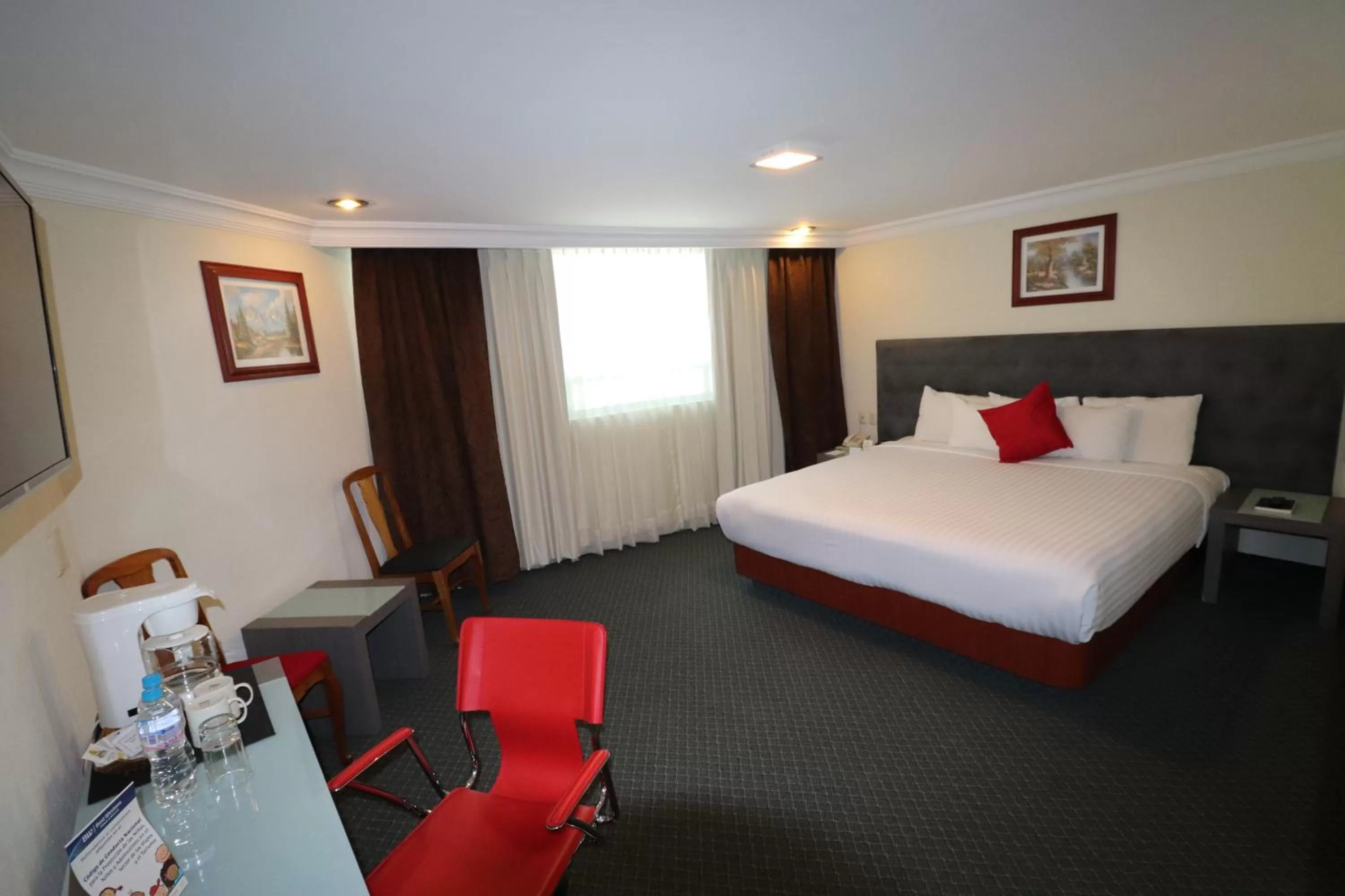 Photo of the whole room, Bed in Best Western Plus Gran Marques