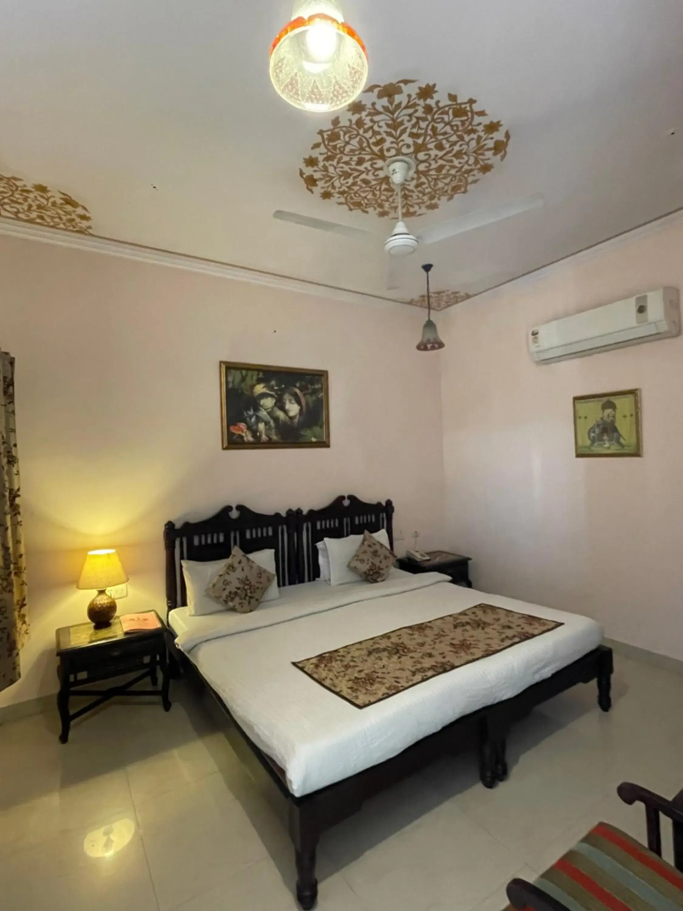 Bedroom, Bed in Suryaa Villa Jaipur - A Boutique Heritage Haveli