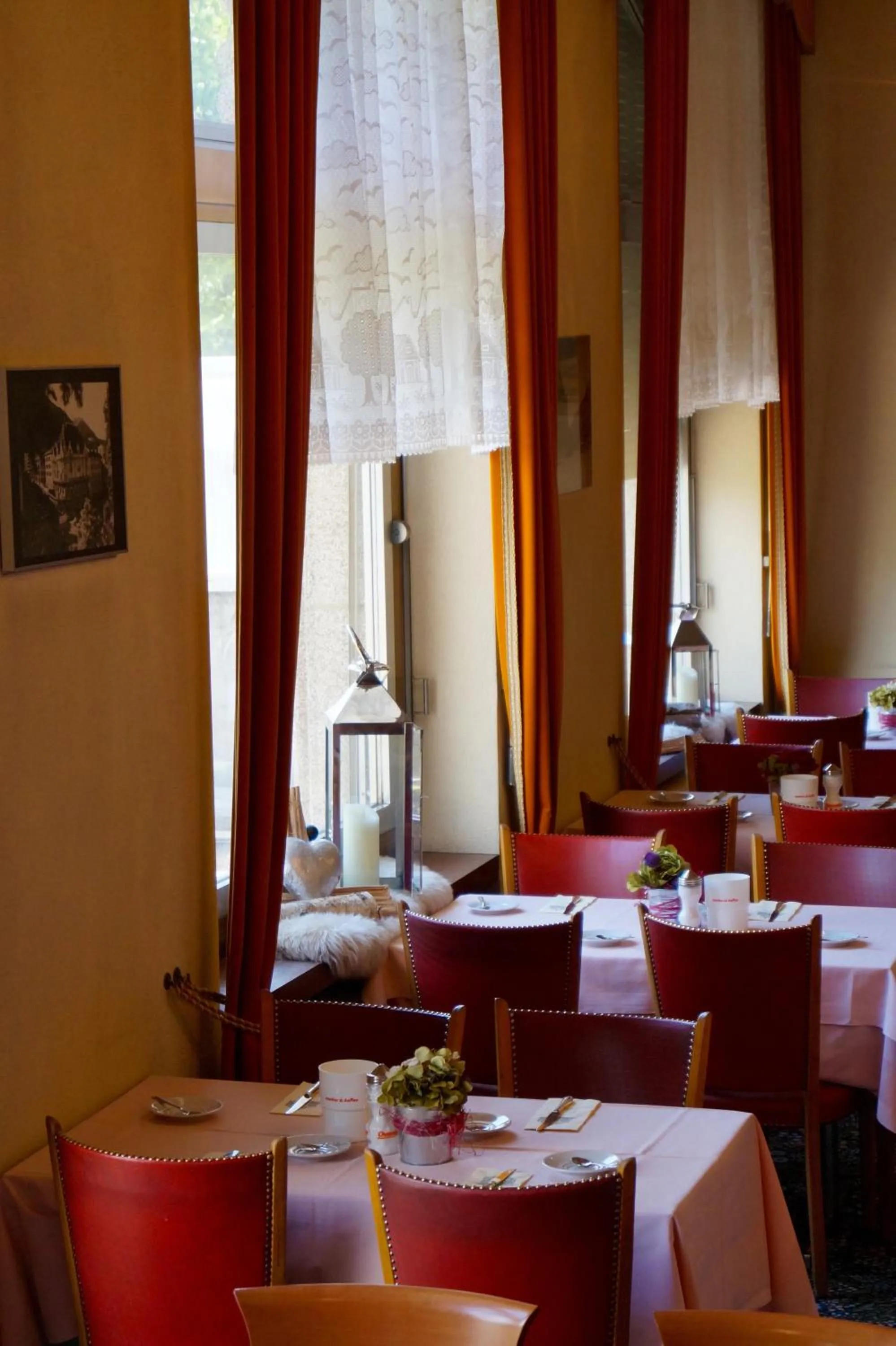 Restaurant/places to eat in Hotel Victoria