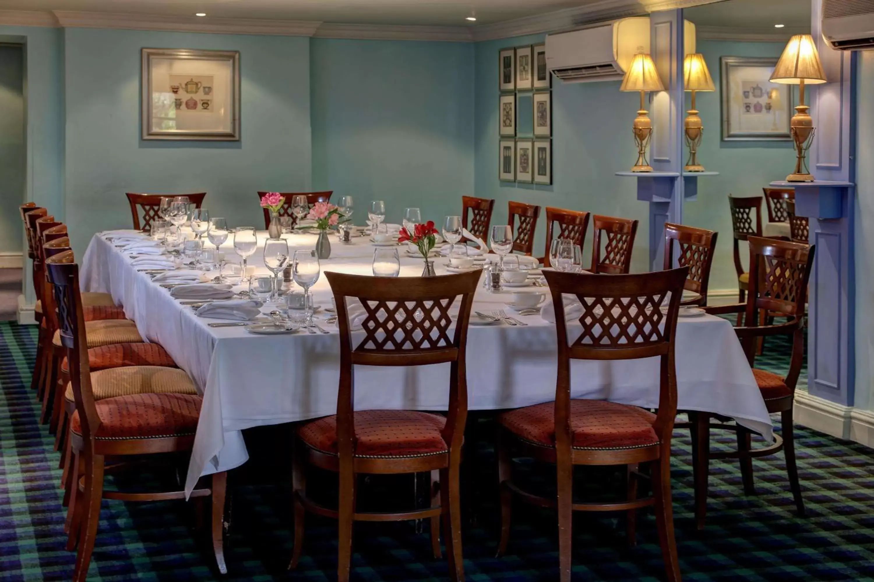 Restaurant/Places to Eat in Three Ways House Hotel