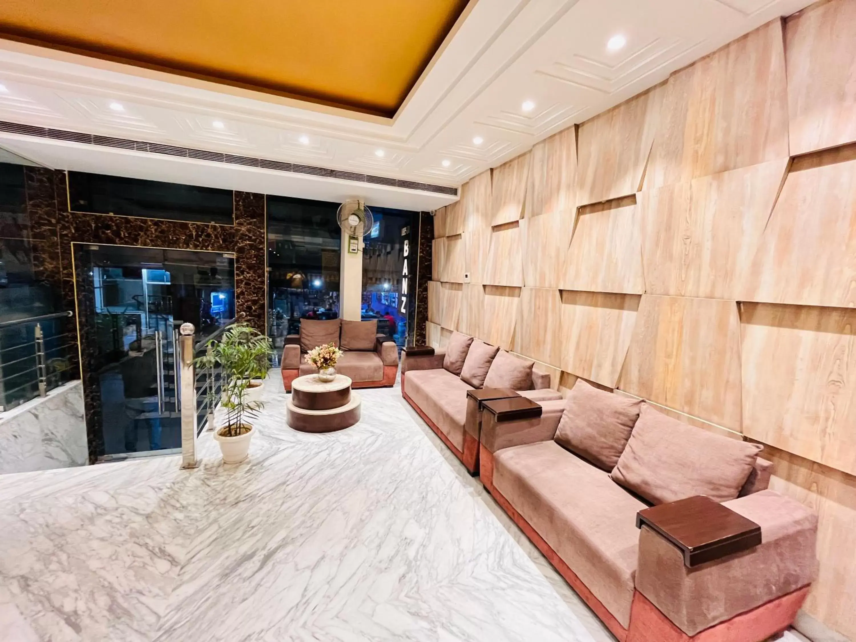 Seating area, Lobby/Reception in Hotel Banz - Near Delhi International Airport