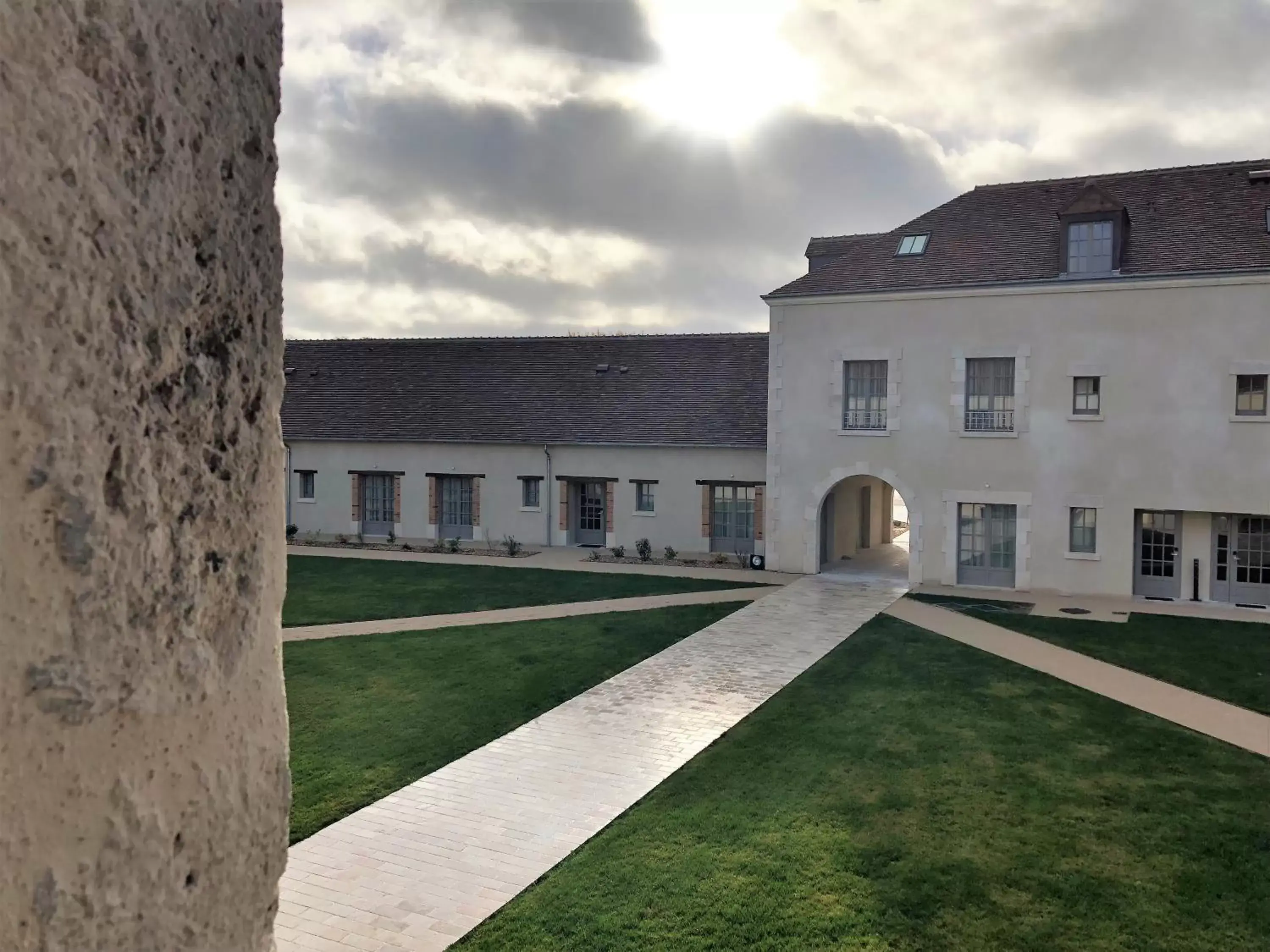 Garden, Property Building in Le Prieuré de Boulogne