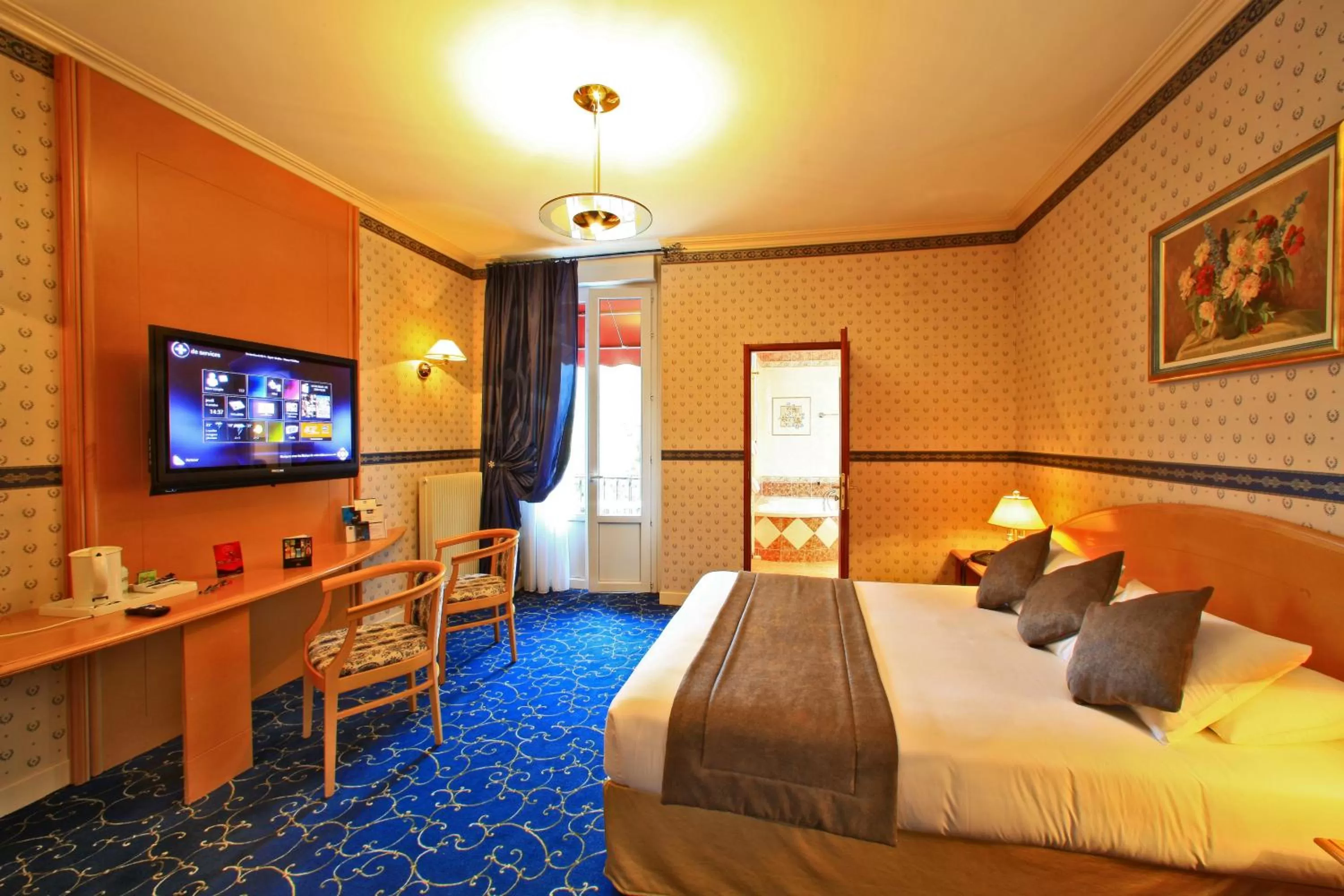 Balcony/Terrace, Bed in Best Western Beauséjour