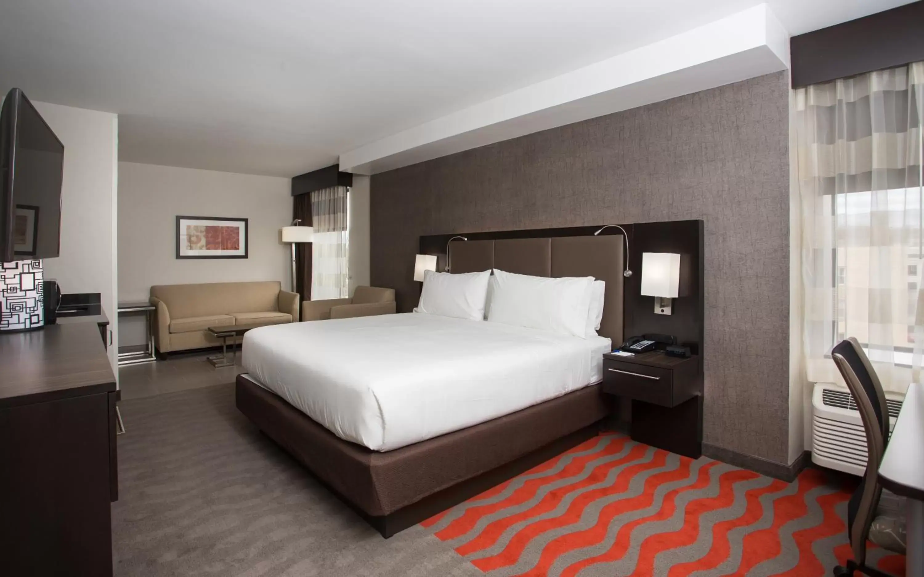 Photo of the whole room, Bed in Holiday Inn Express - Springfield Downtown, an IHG Hotel