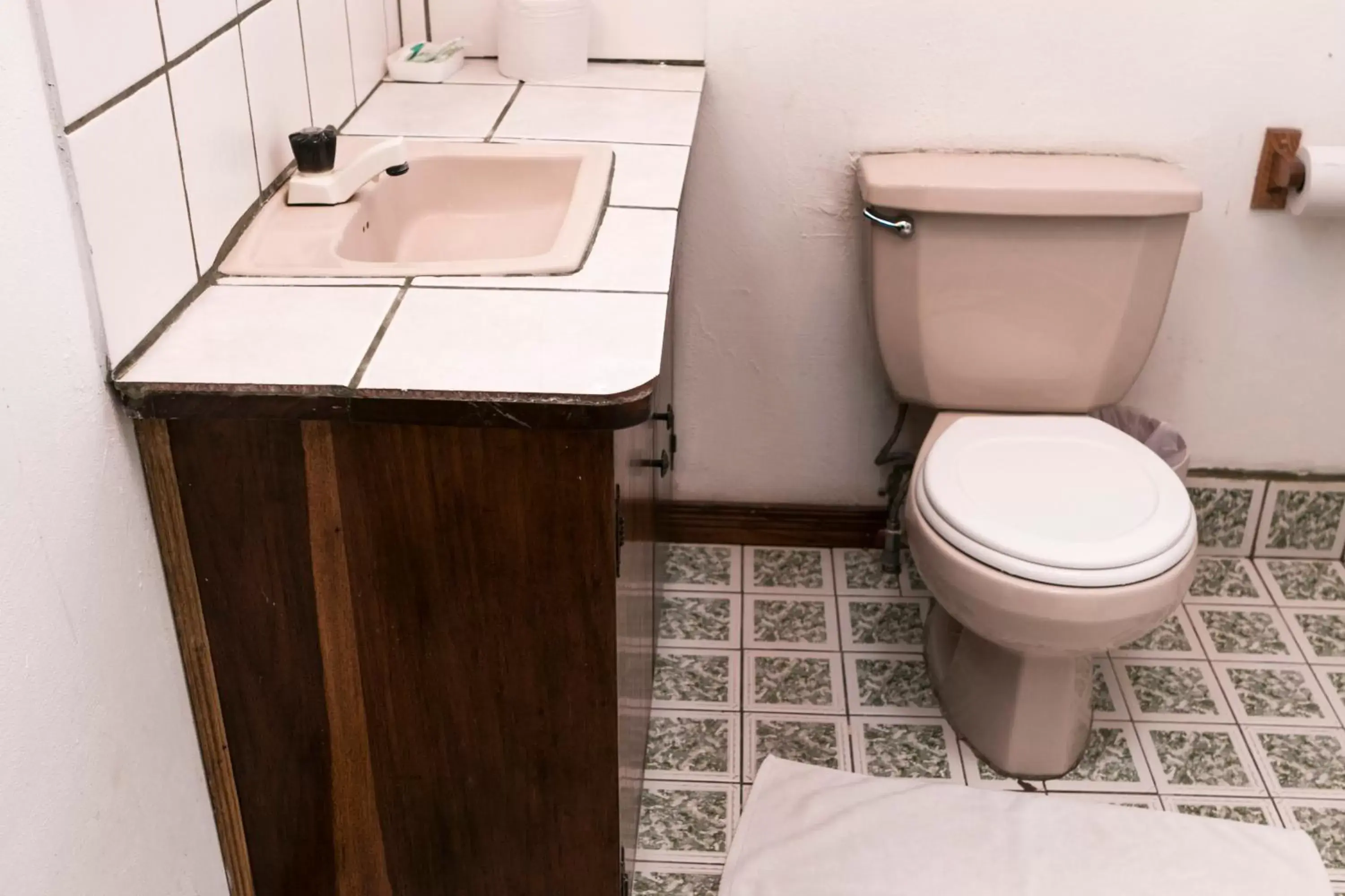 Bathroom in Hotel La Isla Inn