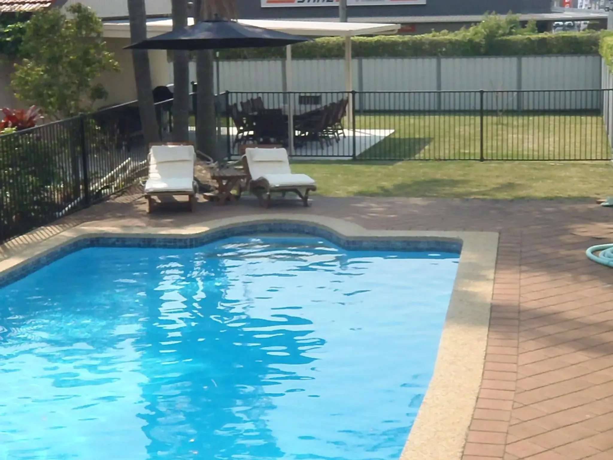 Swimming Pool in Caravilla Motor Inn