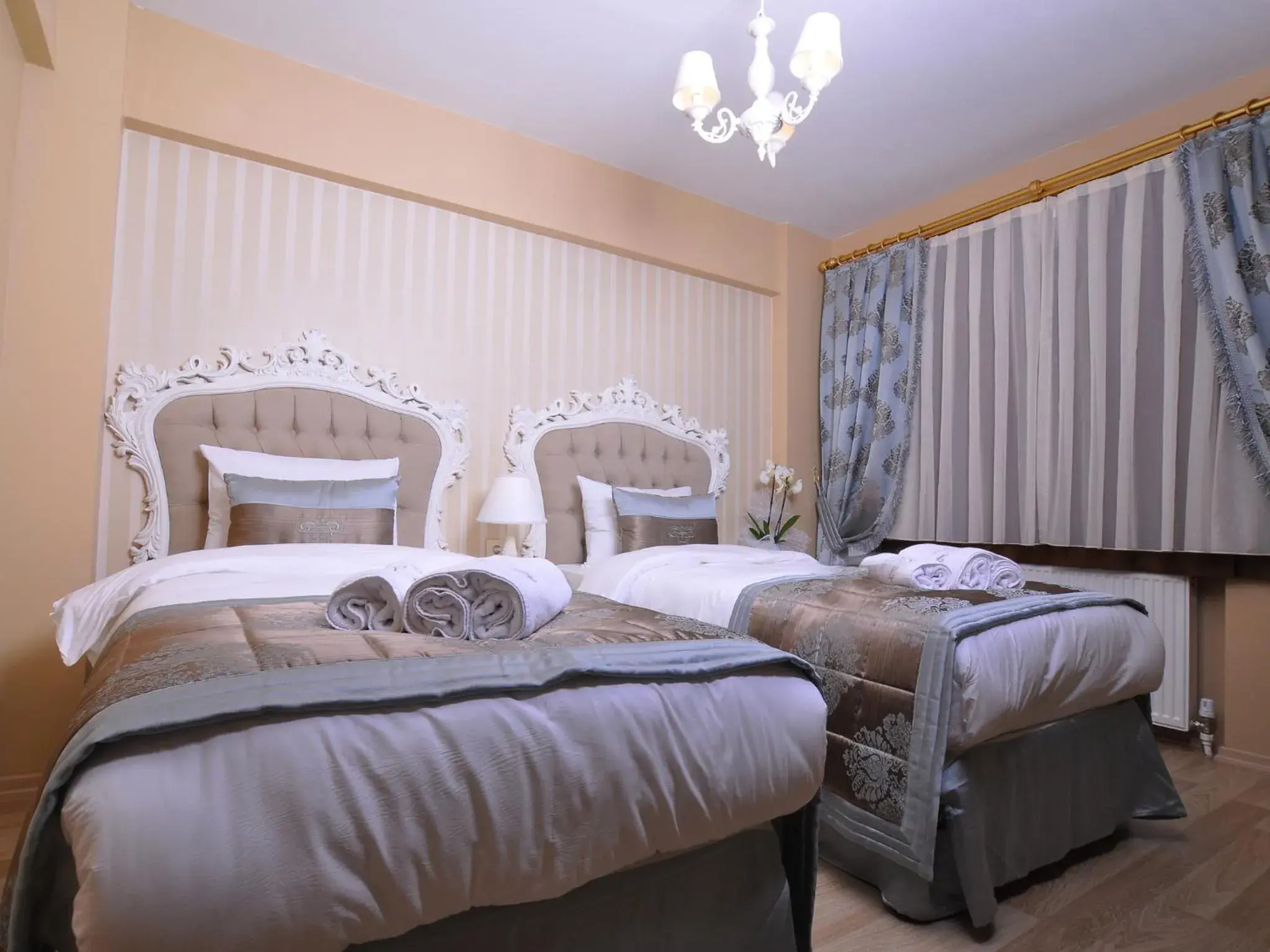 Bedroom, Bed in Divani Ali Hotel