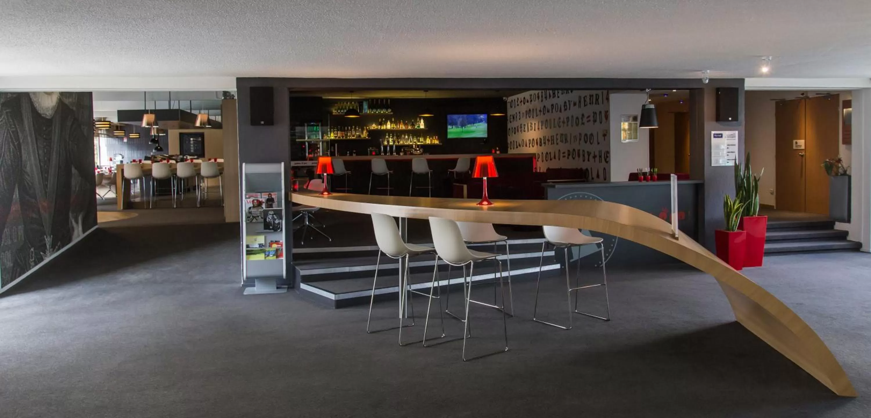 Lounge or bar in Kyriad Montchanin le Creusot