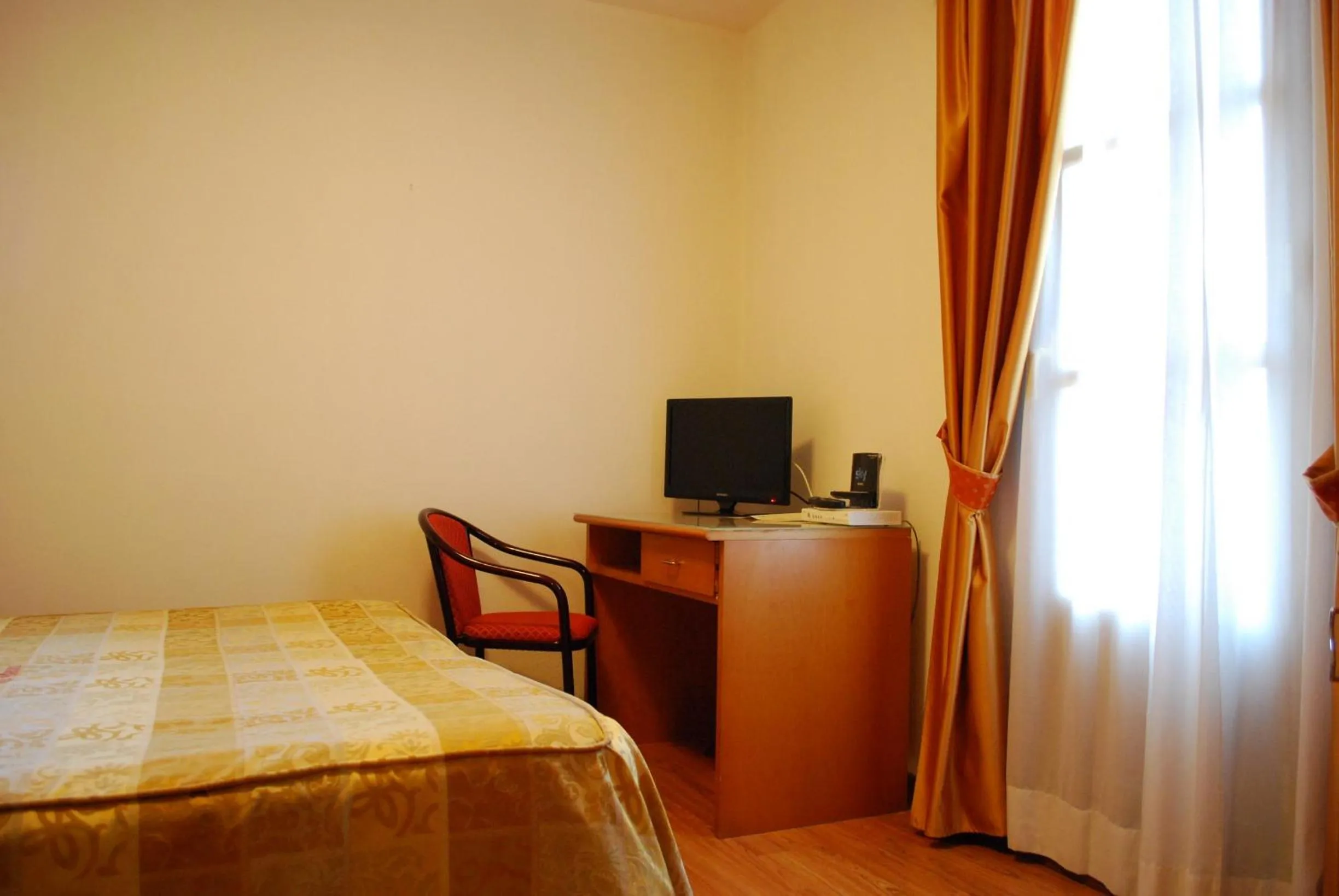 Other, Bed in Hotel Tre Torri