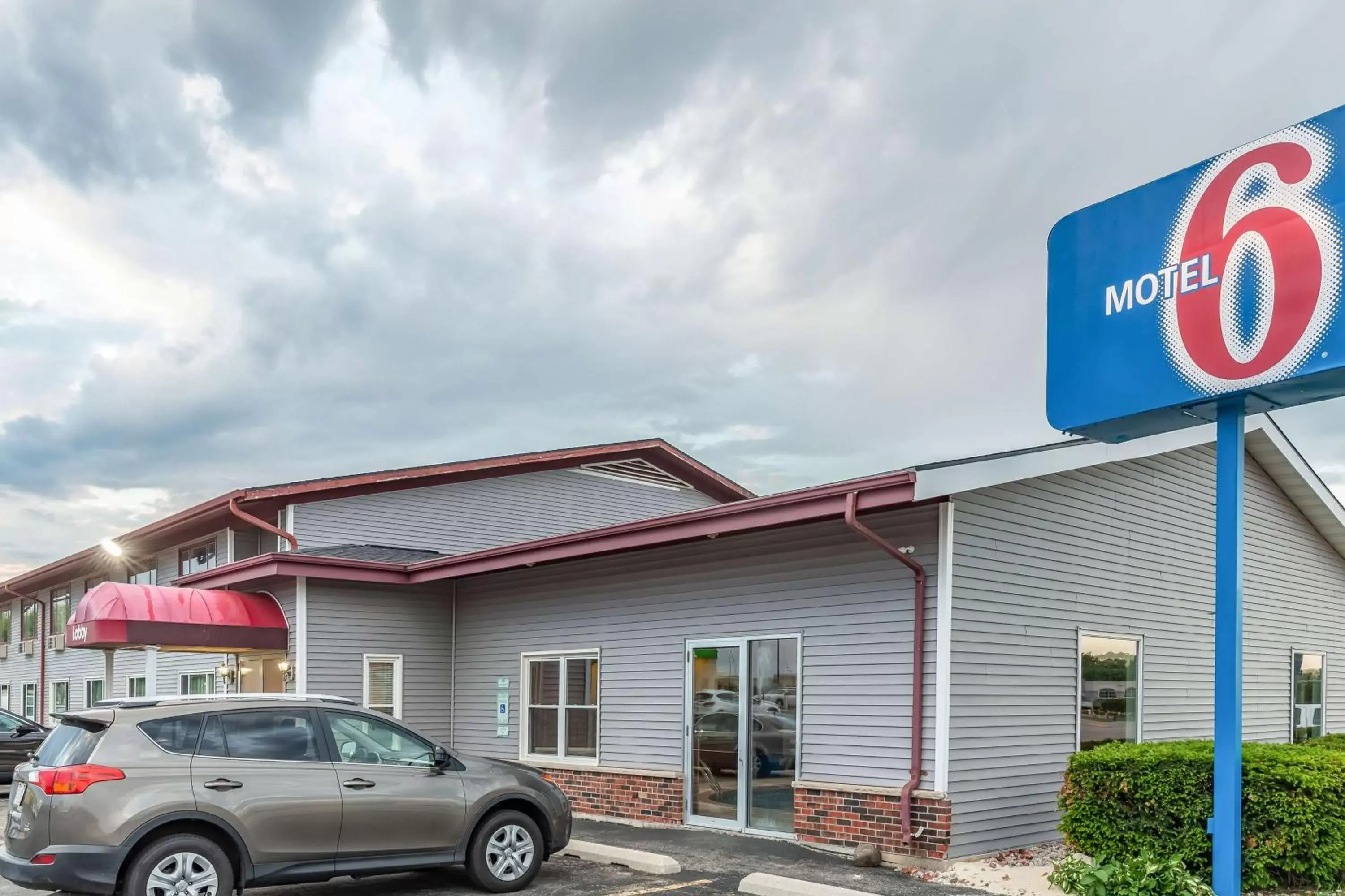 Property Building in Motel 6-Fond Du Lac, WI