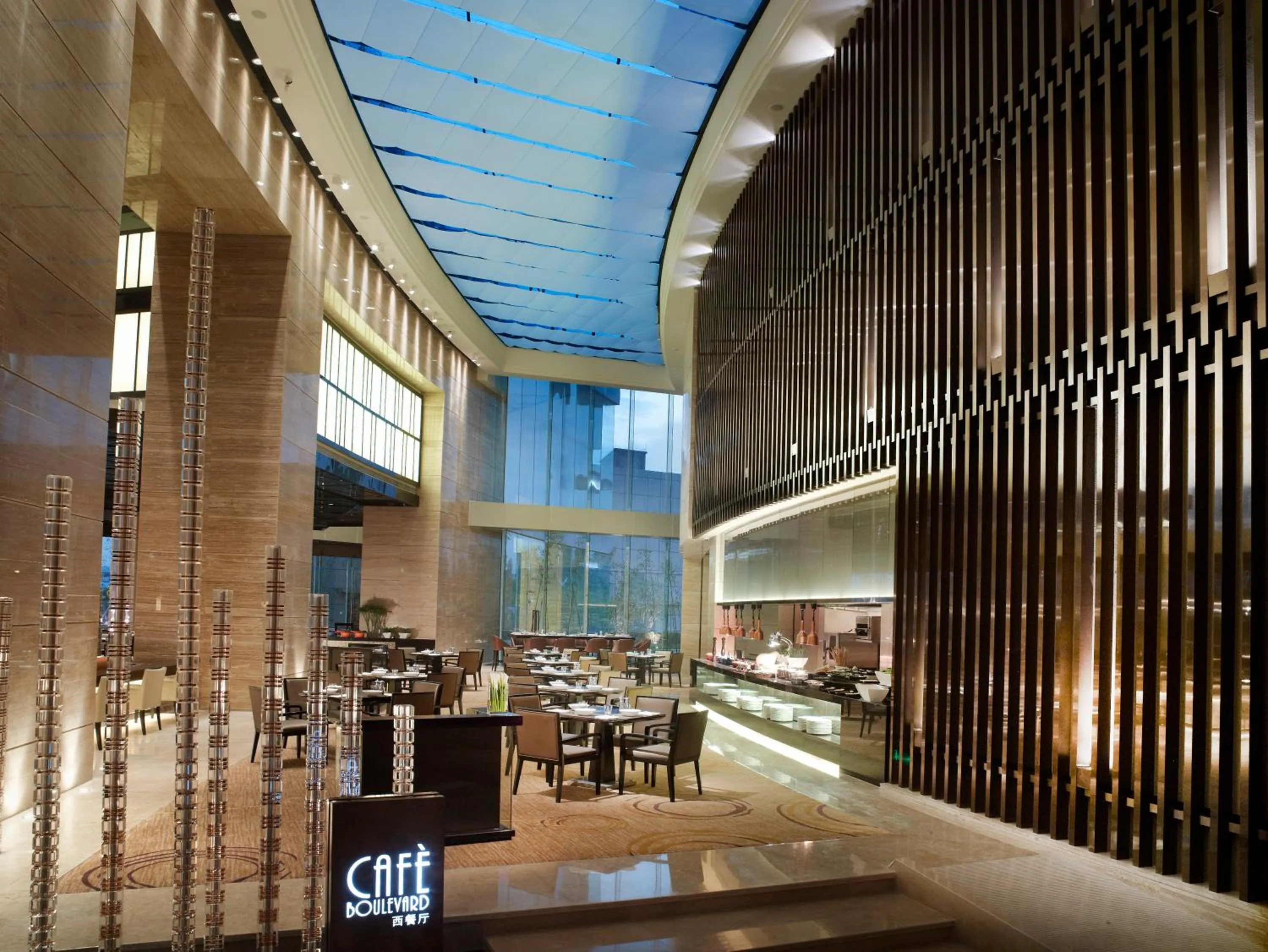Restaurant/places to eat in Crowne Plaza Huizhou by IHG