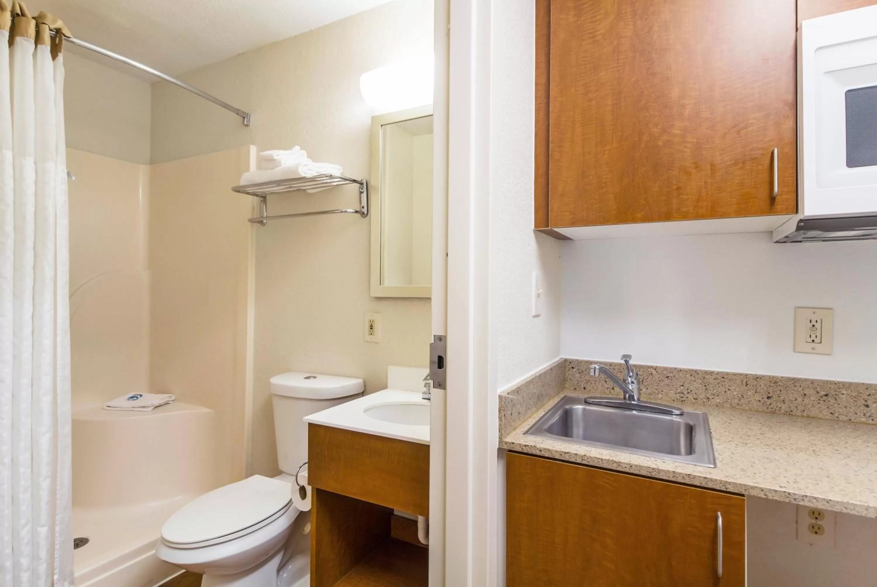 Photo of the whole room in HomeTowne Studios by Red Roof Houston - West Oaks - Energy Corridor