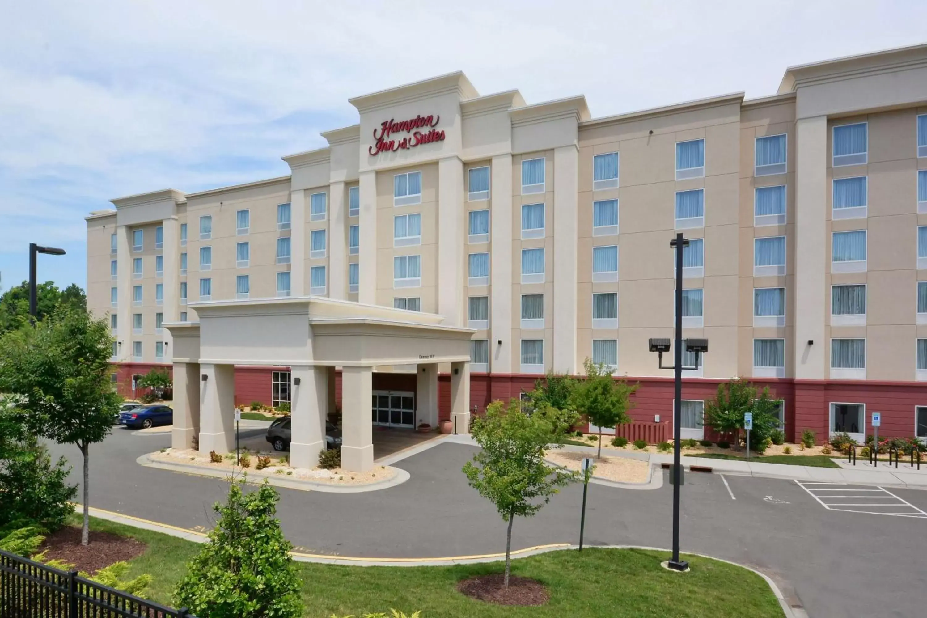 Property Building in Hampton Inn & Suites Durham North I-85