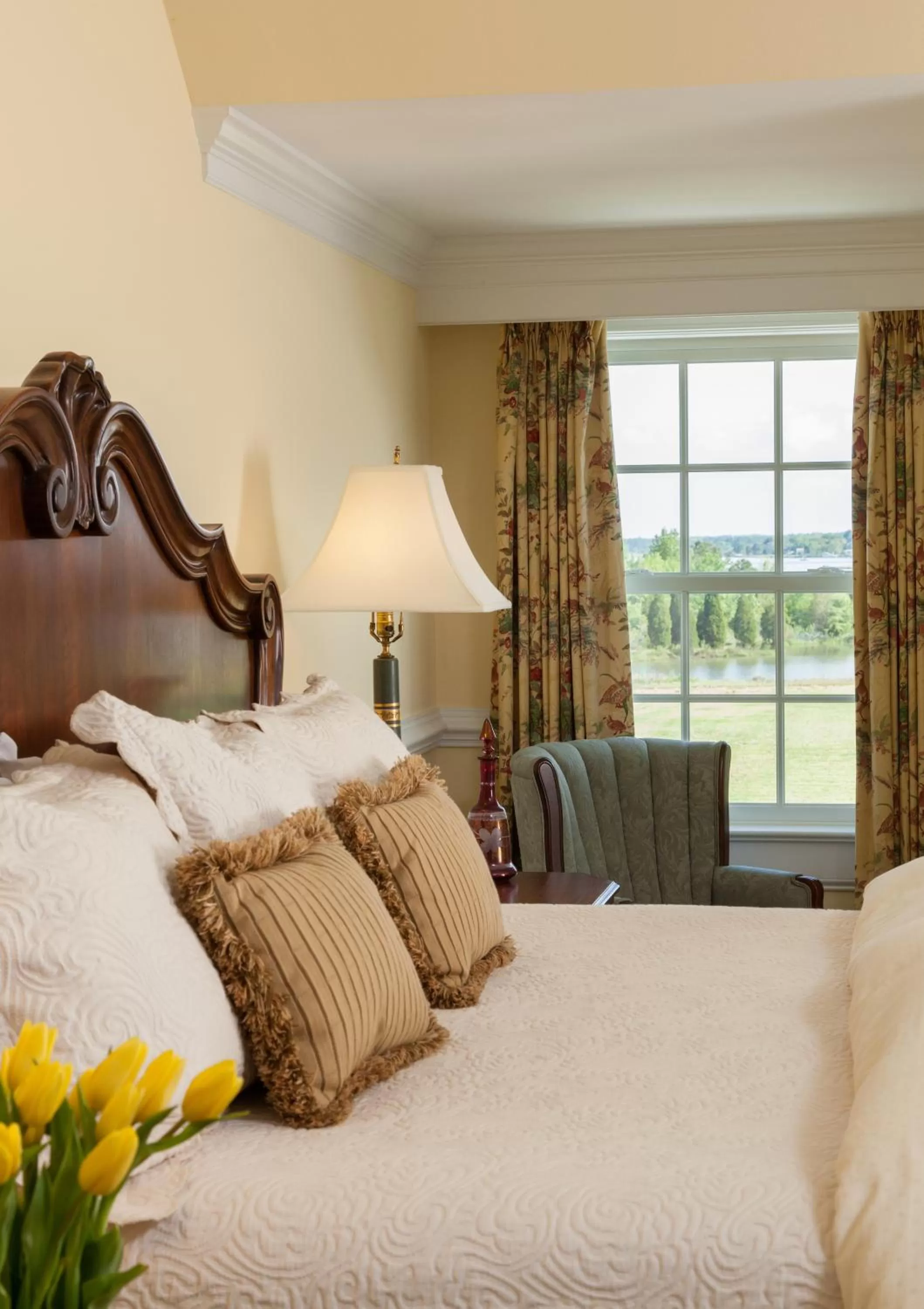 Bed in Inn at Warner Hall