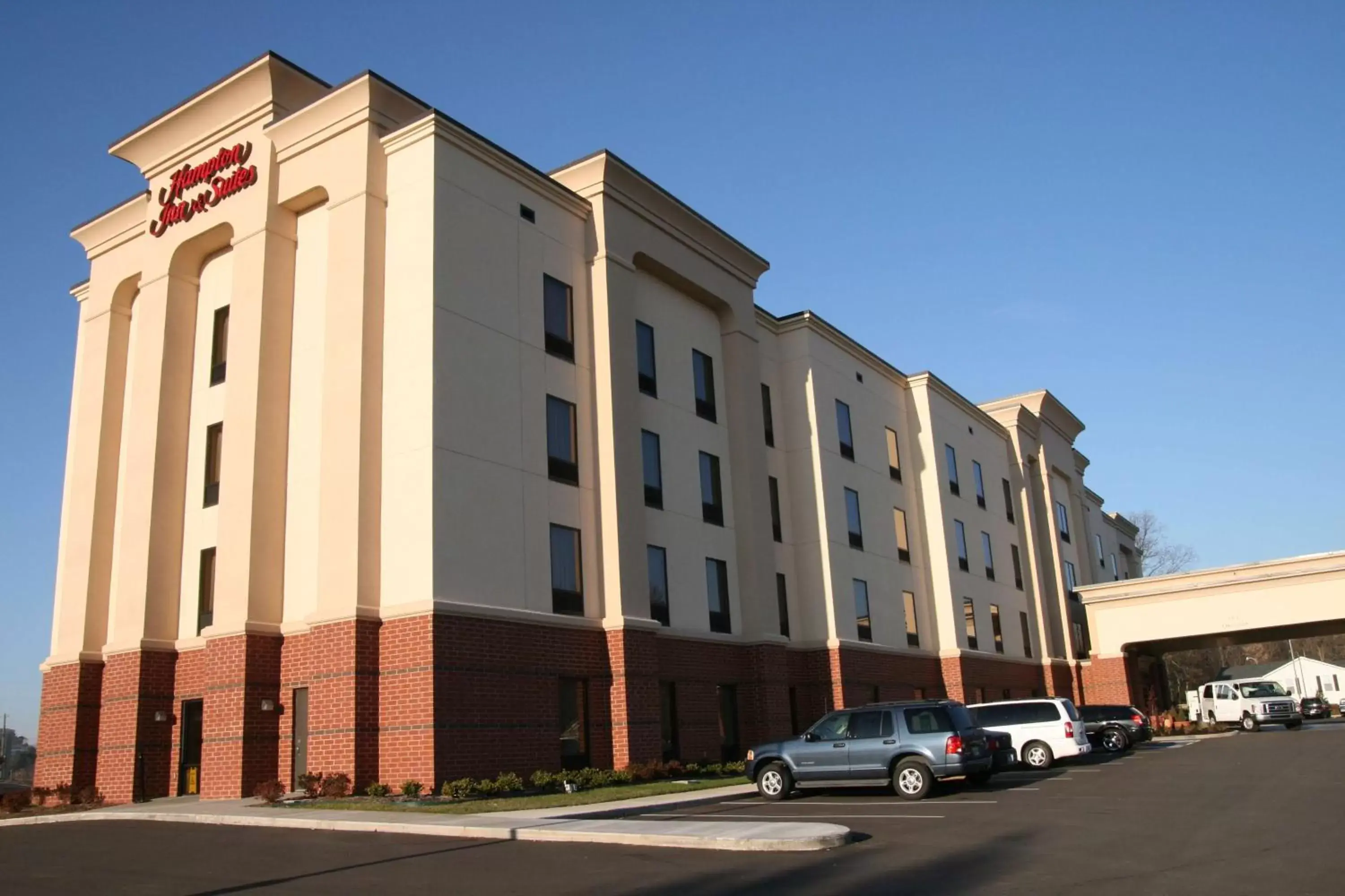 Property Building in Hampton Inn & Suites-Knoxville/North I-75
