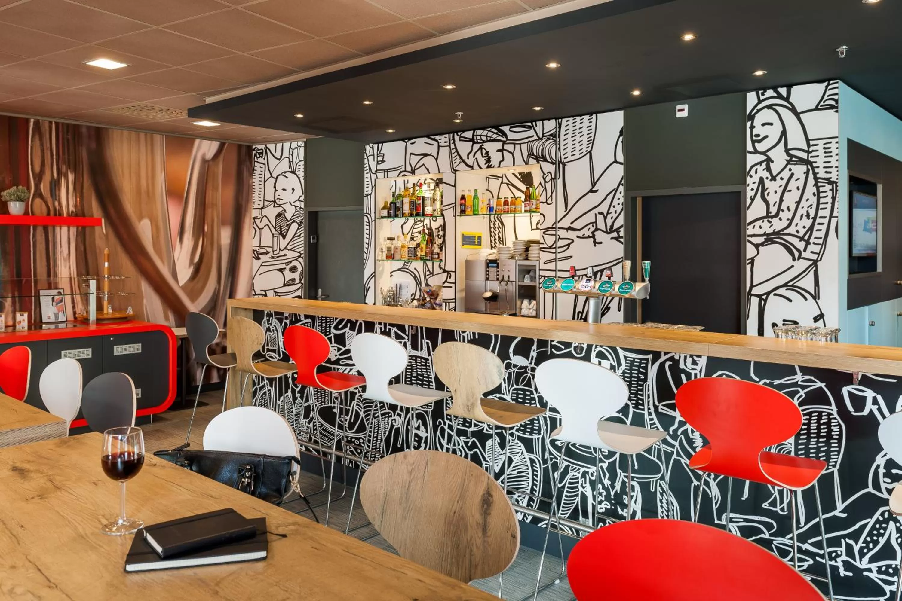 Lounge or bar in ibis Bern Expo