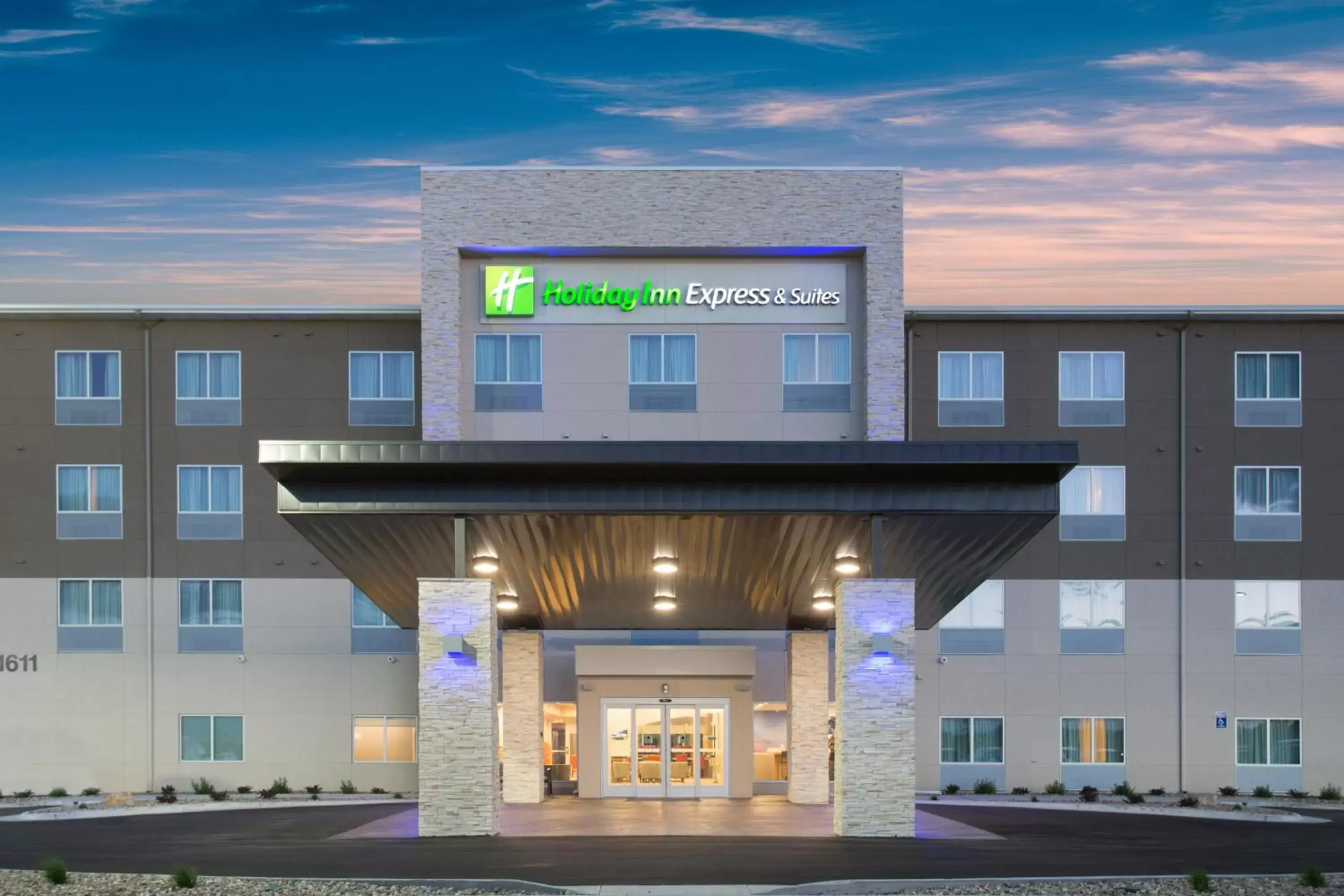 Property Building in Holiday Inn Express & Suites - Rapid City - Rushmore South, an IHG Hotel