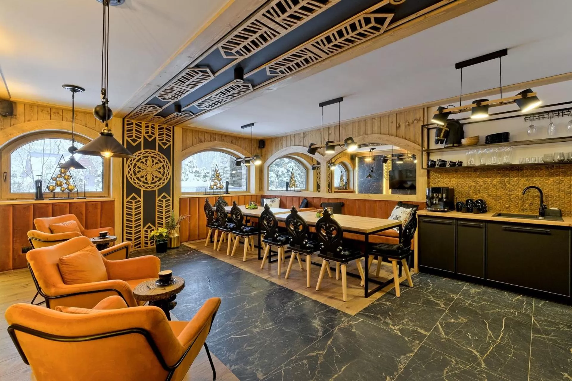 Communal lounge/ TV room in Rezydencja Górska Odkryj Zakopane