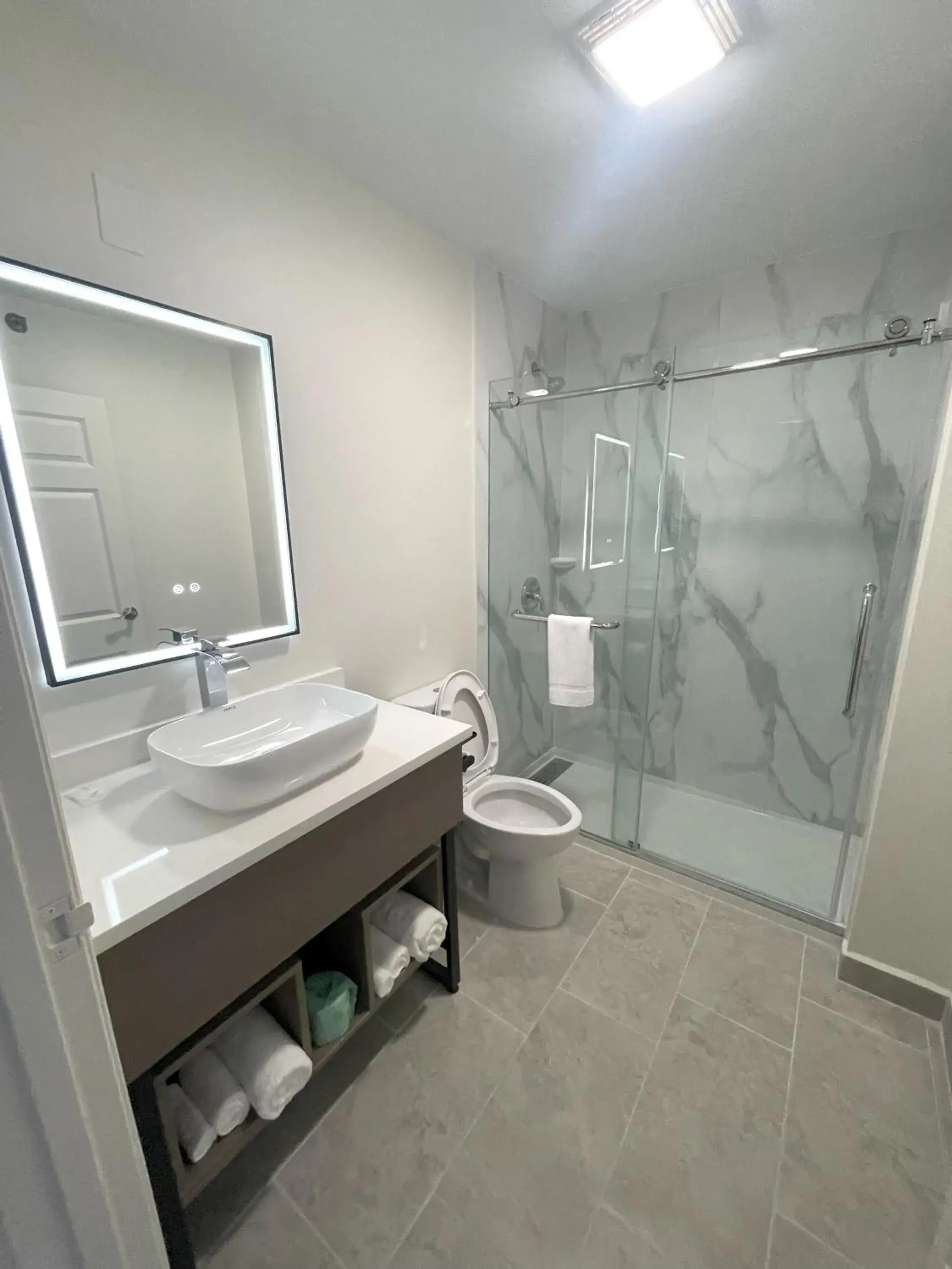 Shower, Bathroom in MainStay Suites Columbia Harbison