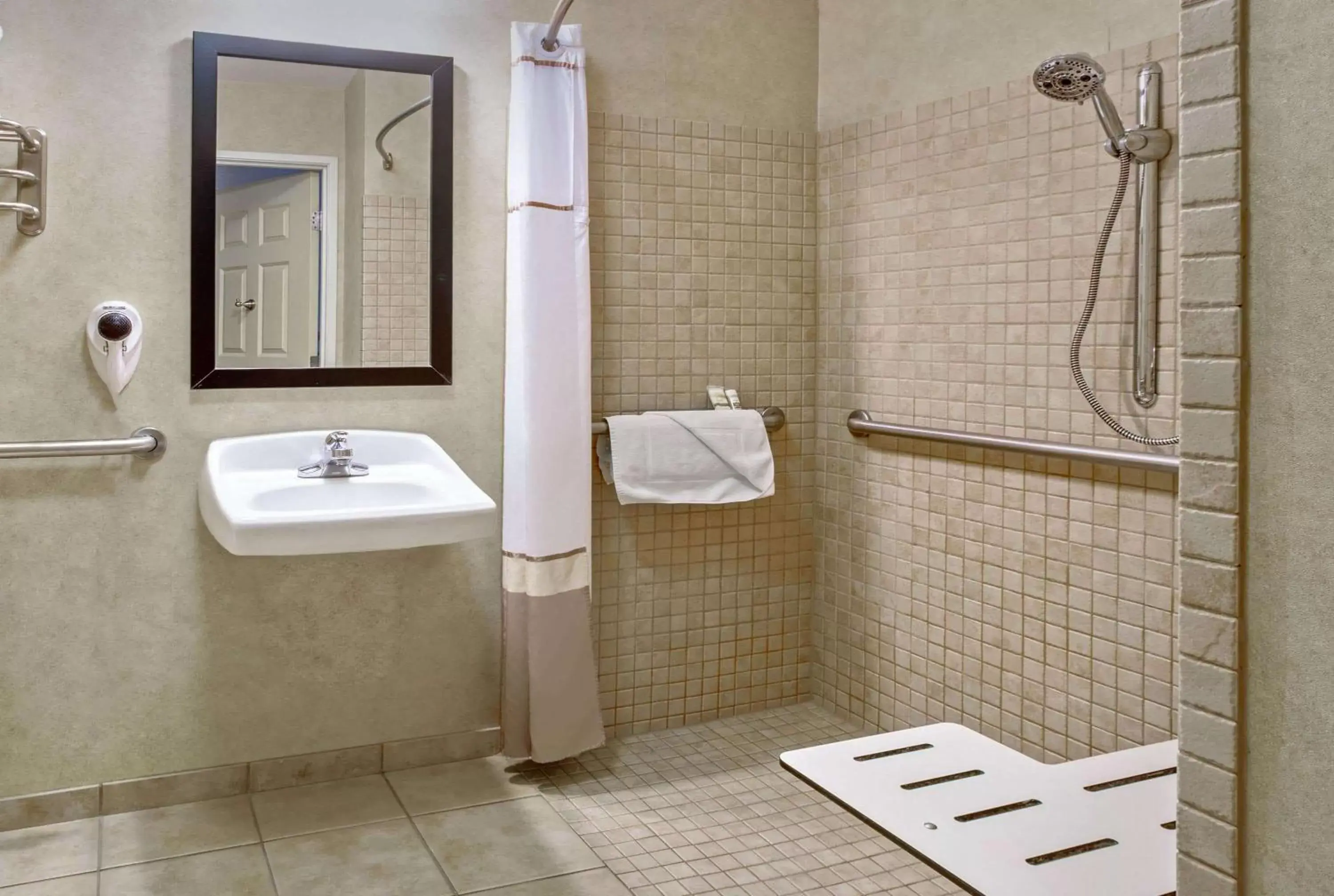 Shower, Bathroom in La Quinta by Wyndham Paso Robles