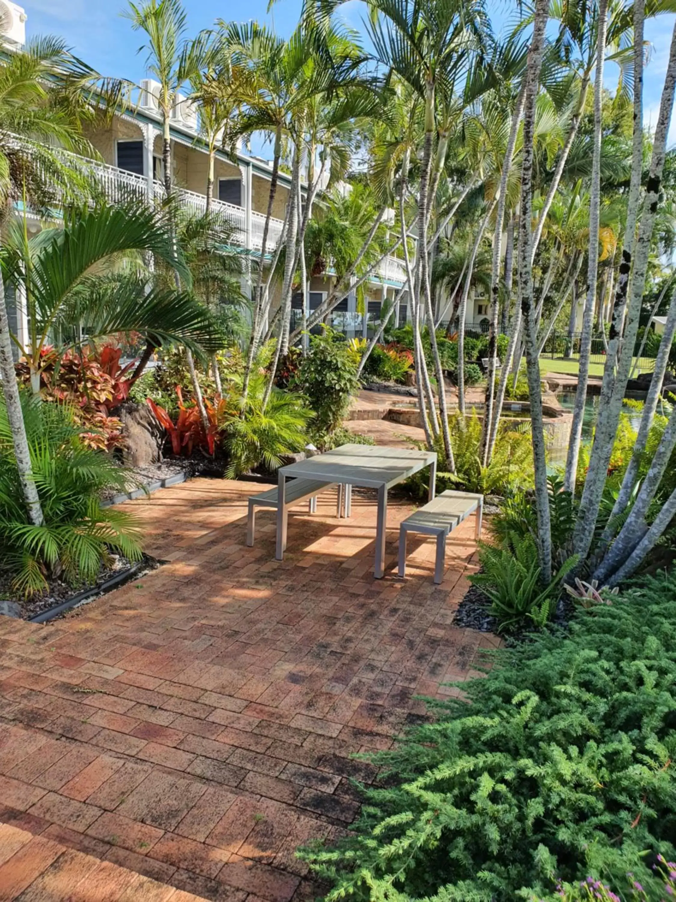 Garden in Colonial Palms Motor Inn